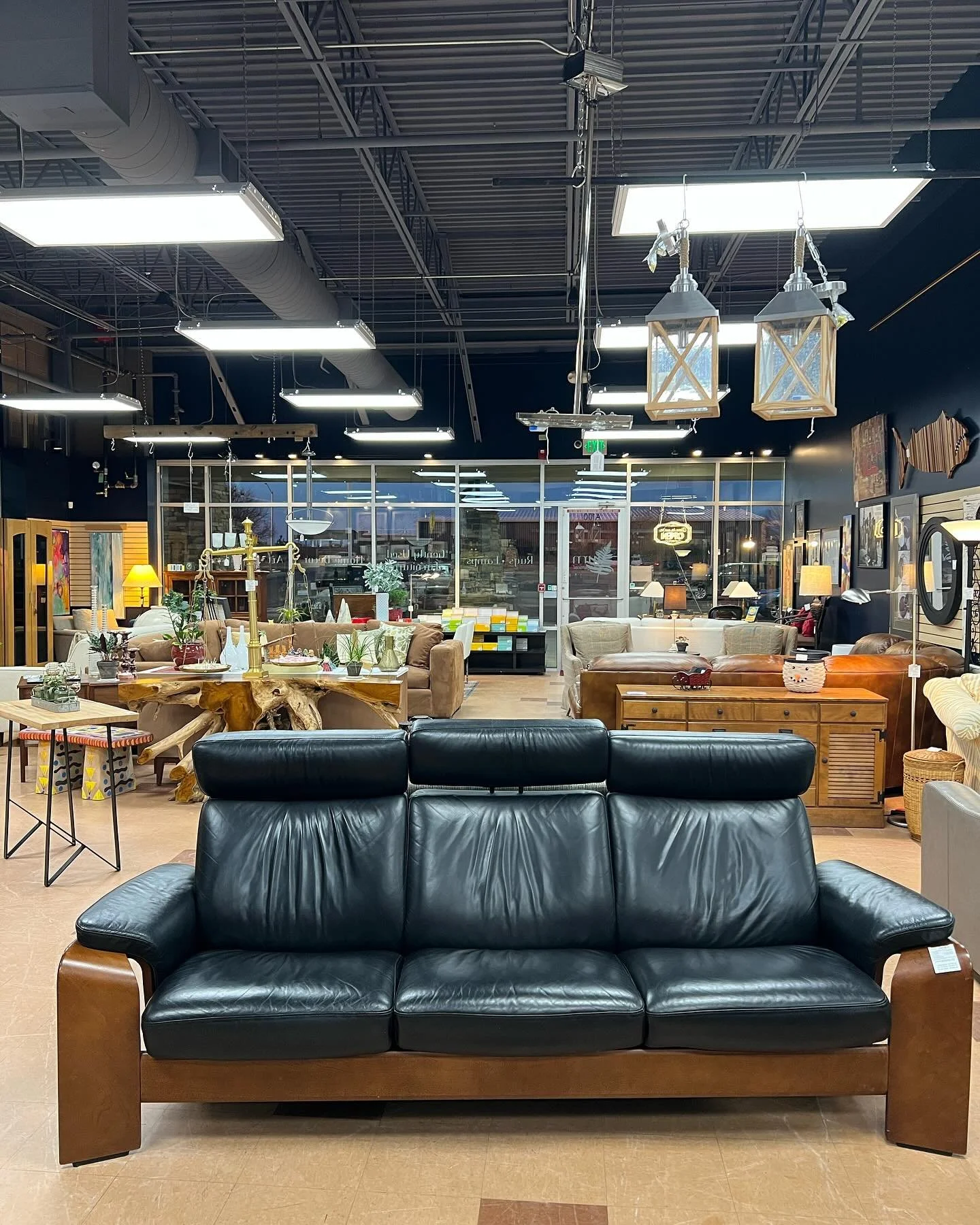 Stressless! Recliner seats with adjustable headrests!