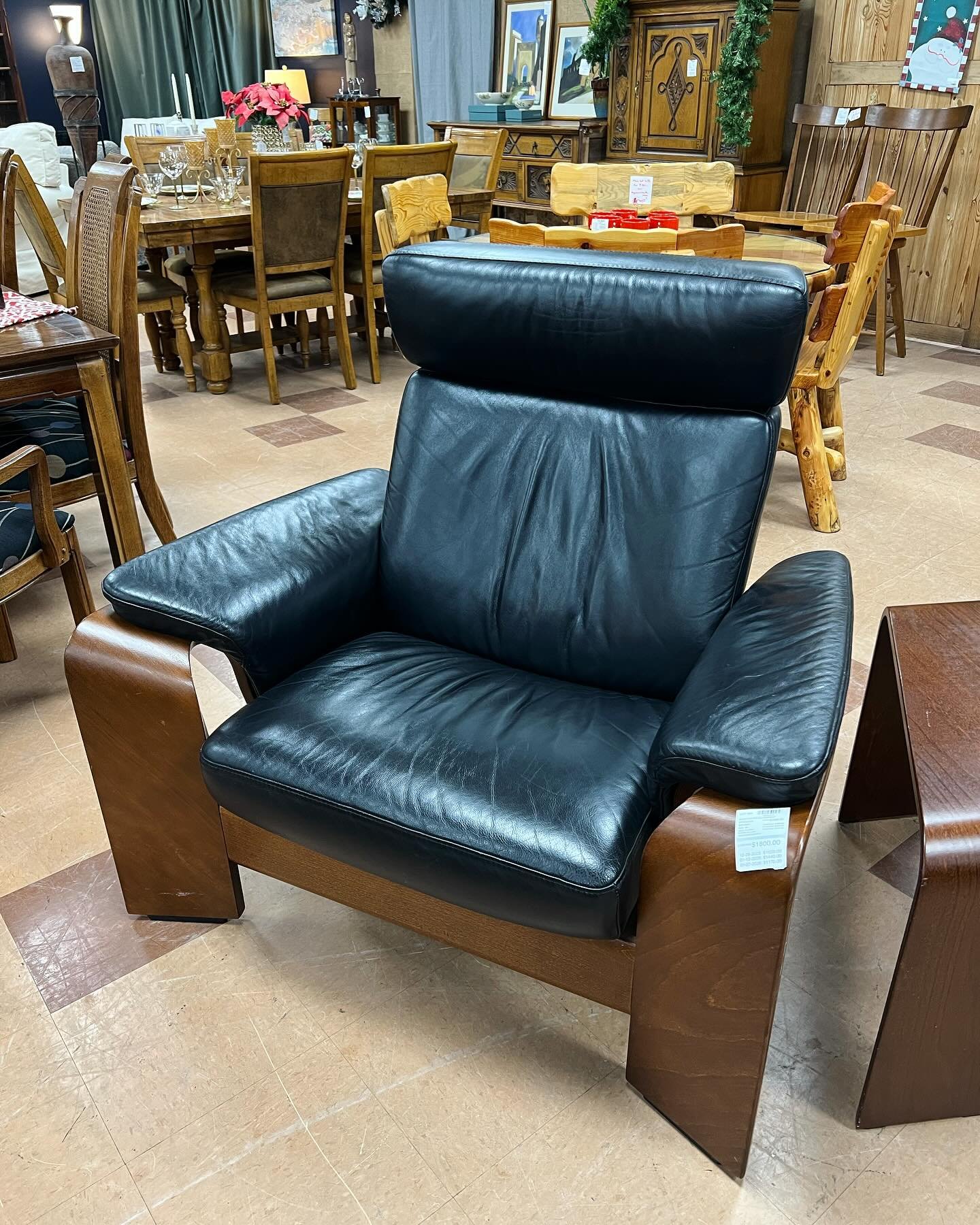 Stressless!! Recliner with adjusting headrest&hellip;in excellent condition!