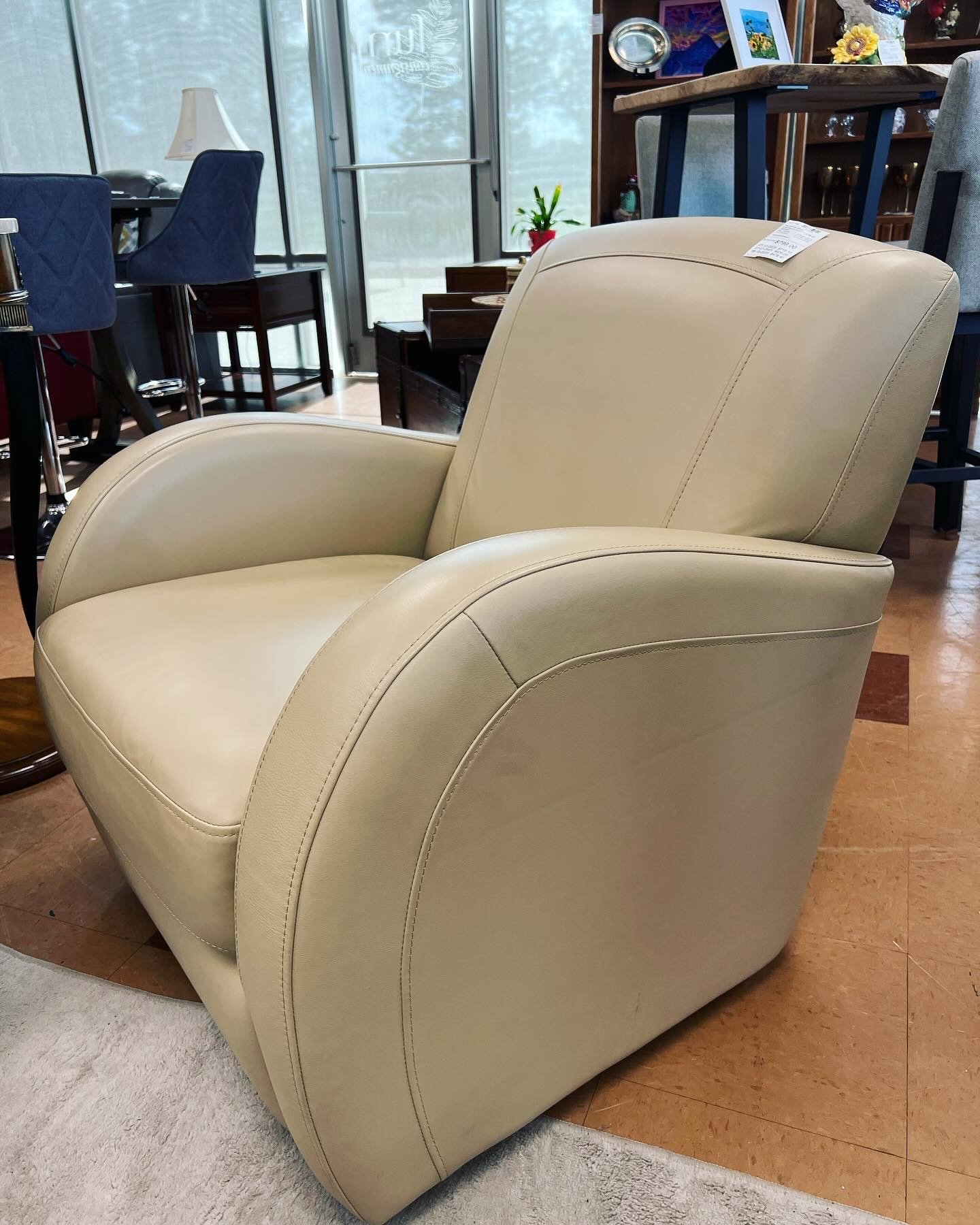 Leather Swivel in Excellent Condition!