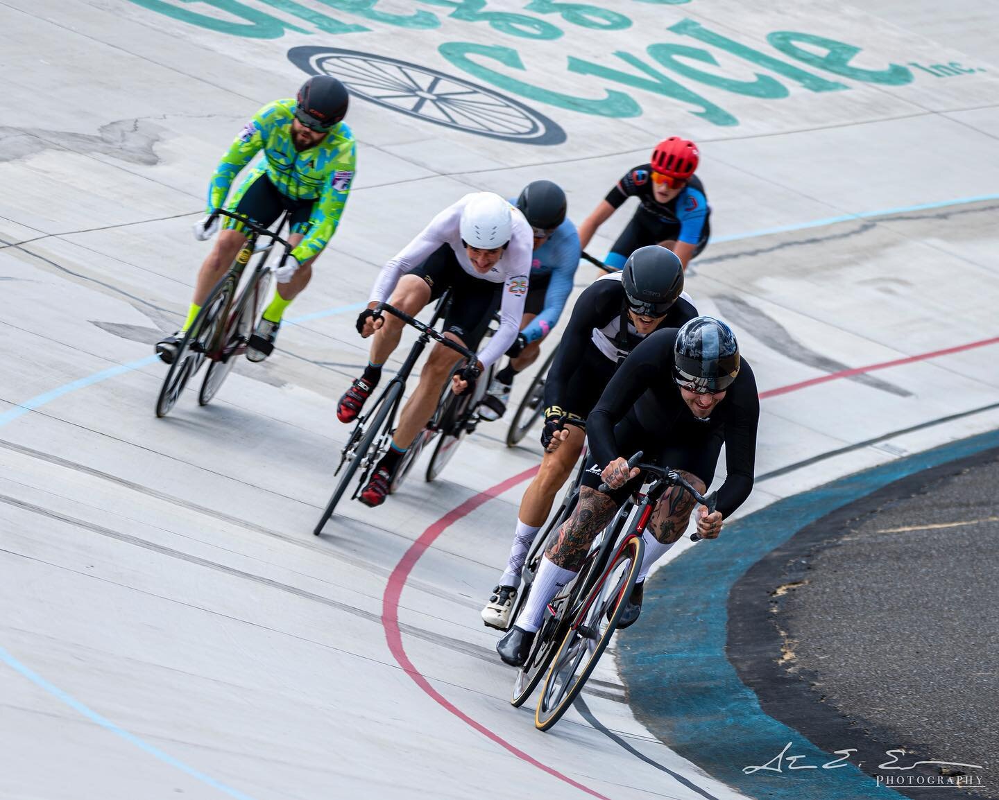 Next up from the Washington area is @tyler.xvx. The past few seasons he fancied himself an endurance rider, but recently set his sights on all things sprint related. Looking forward to seeing what Tyler and the rest of the sprint squad get up to this