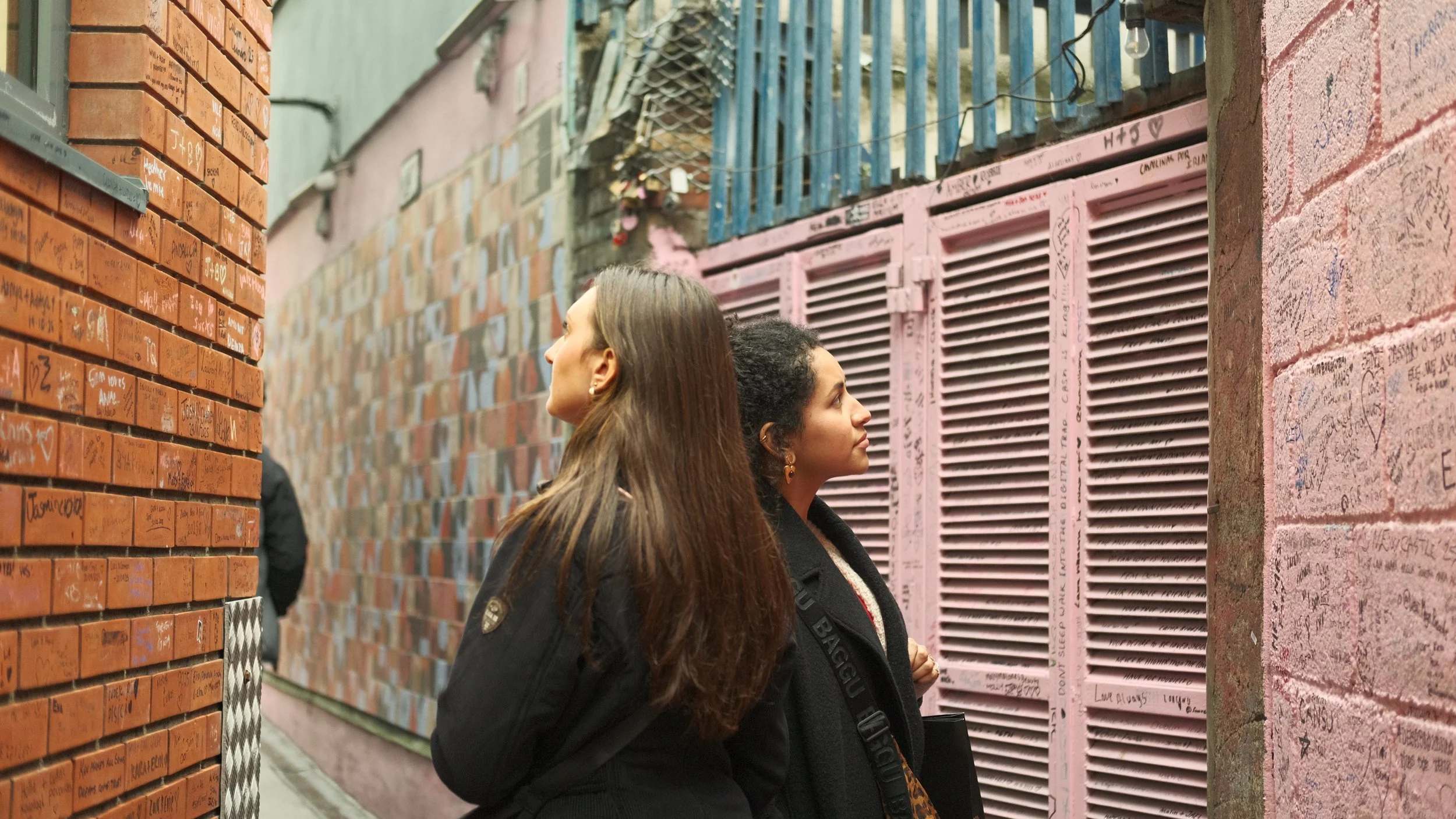  My friends Nadia and Sydney in love lane… 