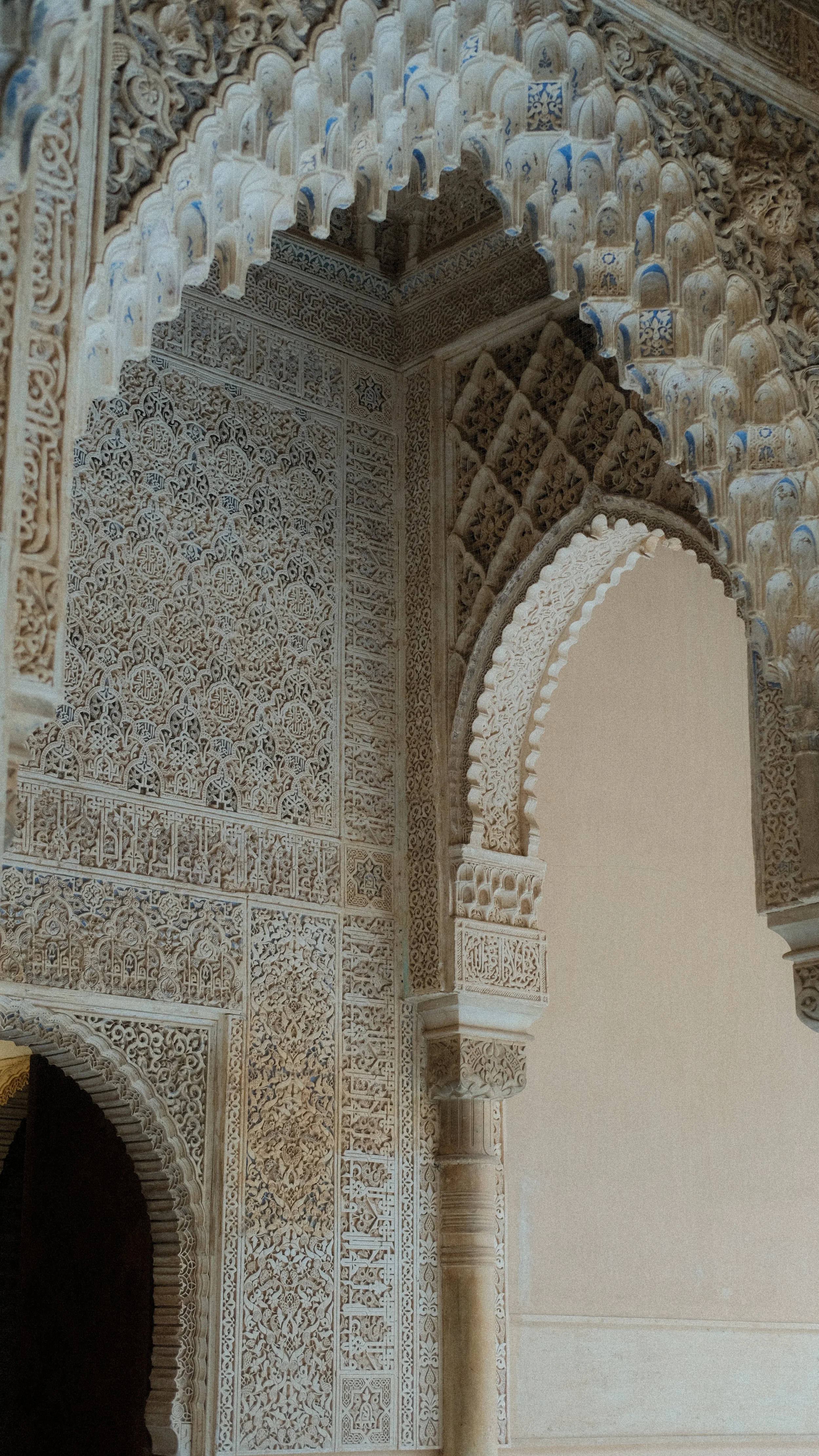  The design is original of the Nasrid Dynasty. 