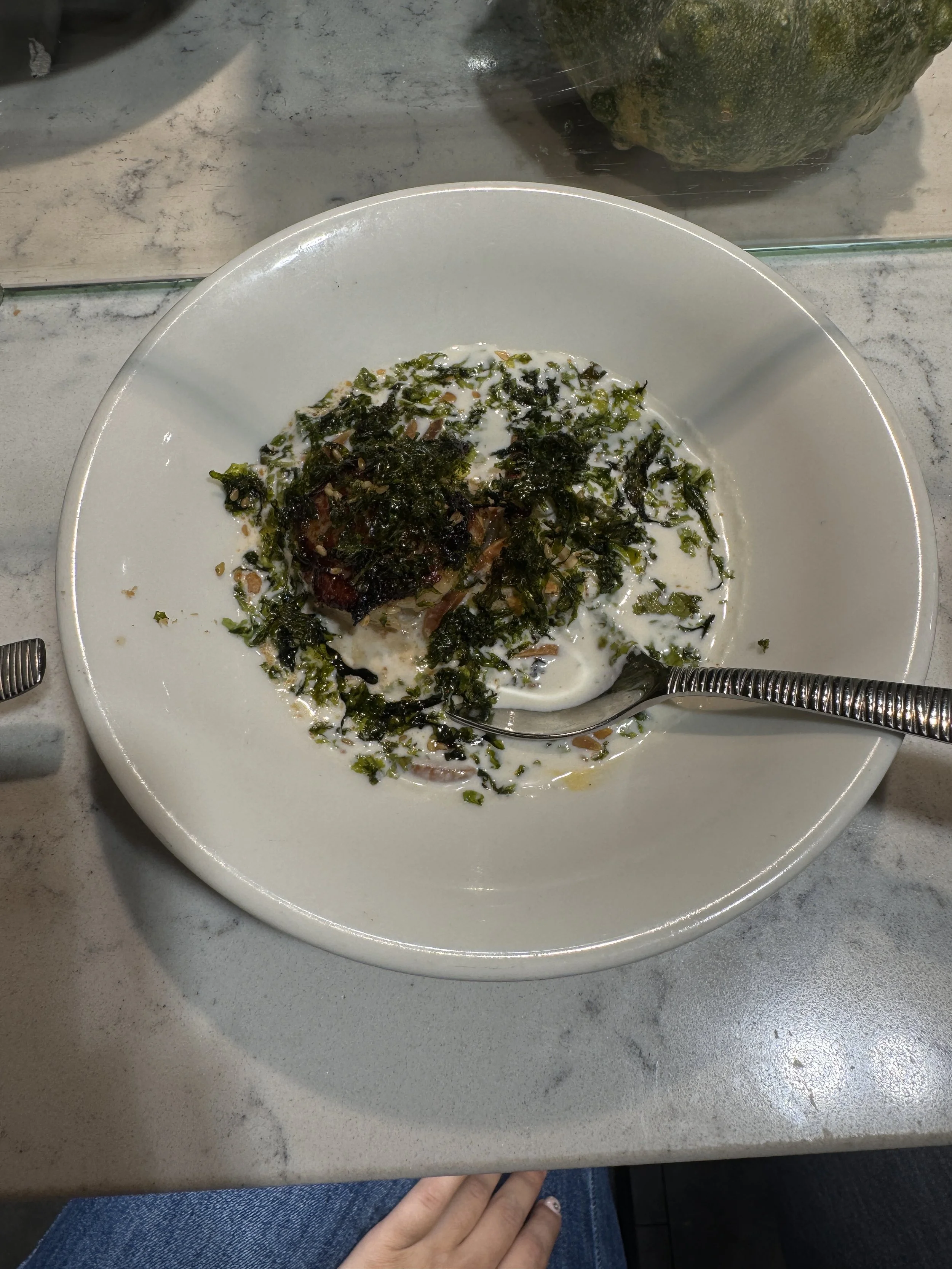  The softest scallops with a yogurt and seaweed sauce 