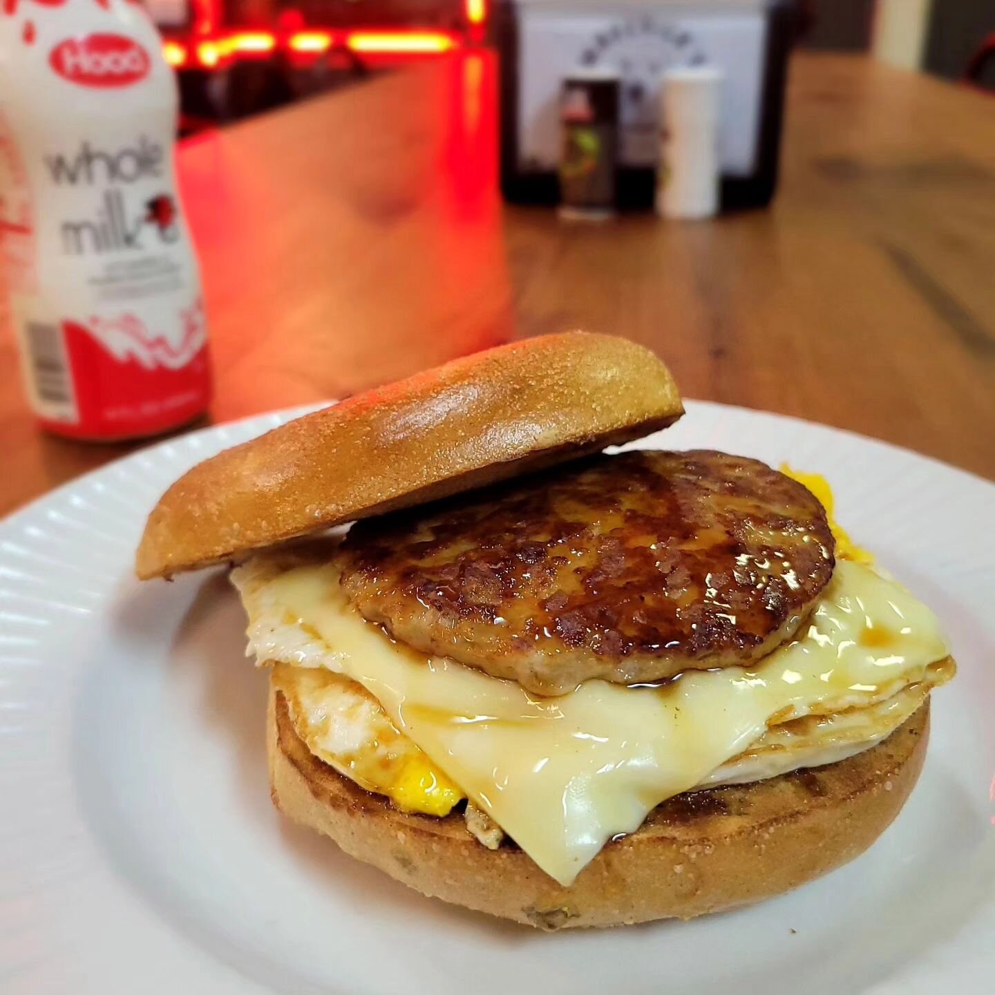 Bagel Sammie Sunday!

📸 Sausage, Egg, Vermont Sharp Cheddar with Real Maple Syrup on a Toasted Plain Bagel

Specials for Sunday, May 21st

Breakfast: Sausage, Egg, Vermont Sharp Cheddar with Real Maple Syrup on a Tpasted Plain Bagel $6.99

House Roa