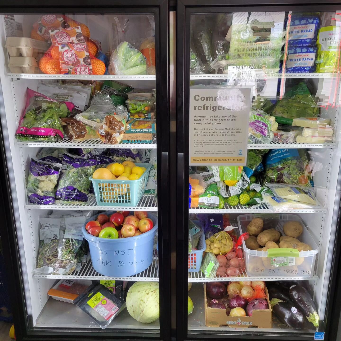 Community cooler is fully stocked and they have more food to add! Please come empty this cooler and give this food a home!

#NewLebanonNY #chathamny #canaanny #stephentown #stephentownny #hancockma #pittsfieldma #berkshirecountyma #rensselaercounty #