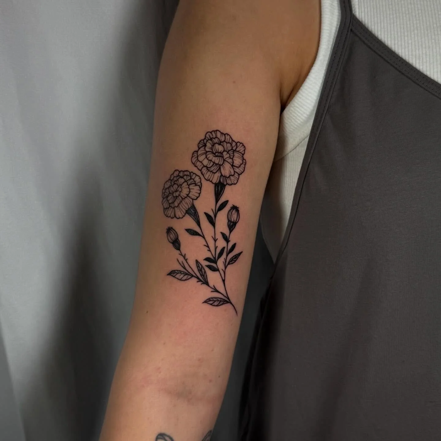 Marigolds 💕 

#femaletattooartist #blackandgraytattoo #madisonwitattooing #uwmadison