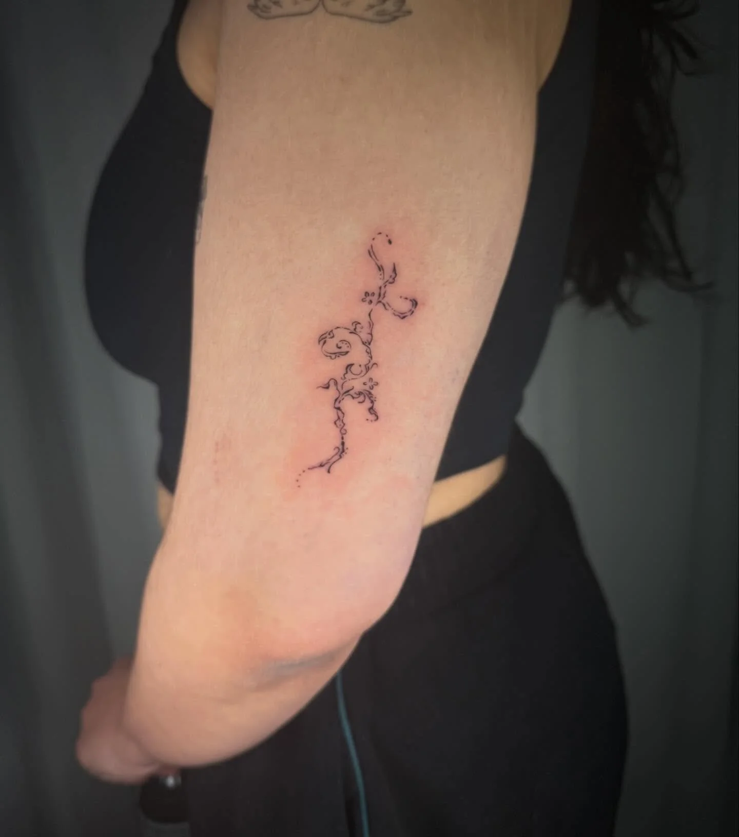 Fine line florals 🌸🌸🌸

#madisonwi #femaletattooartist #finelinetattoo