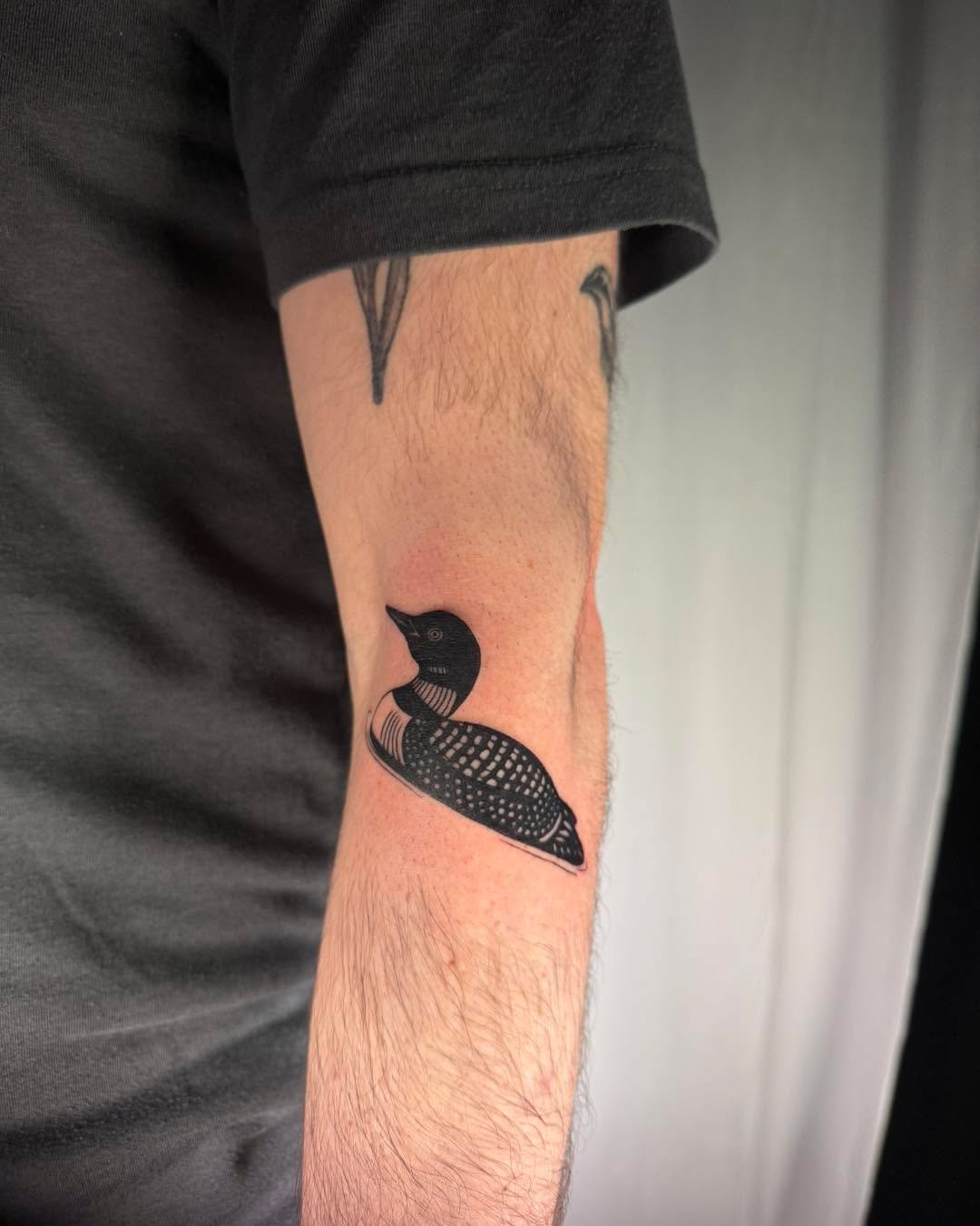 Blackwork loon

#femaletattooartist #madisonwisconsin #blackworktattoo