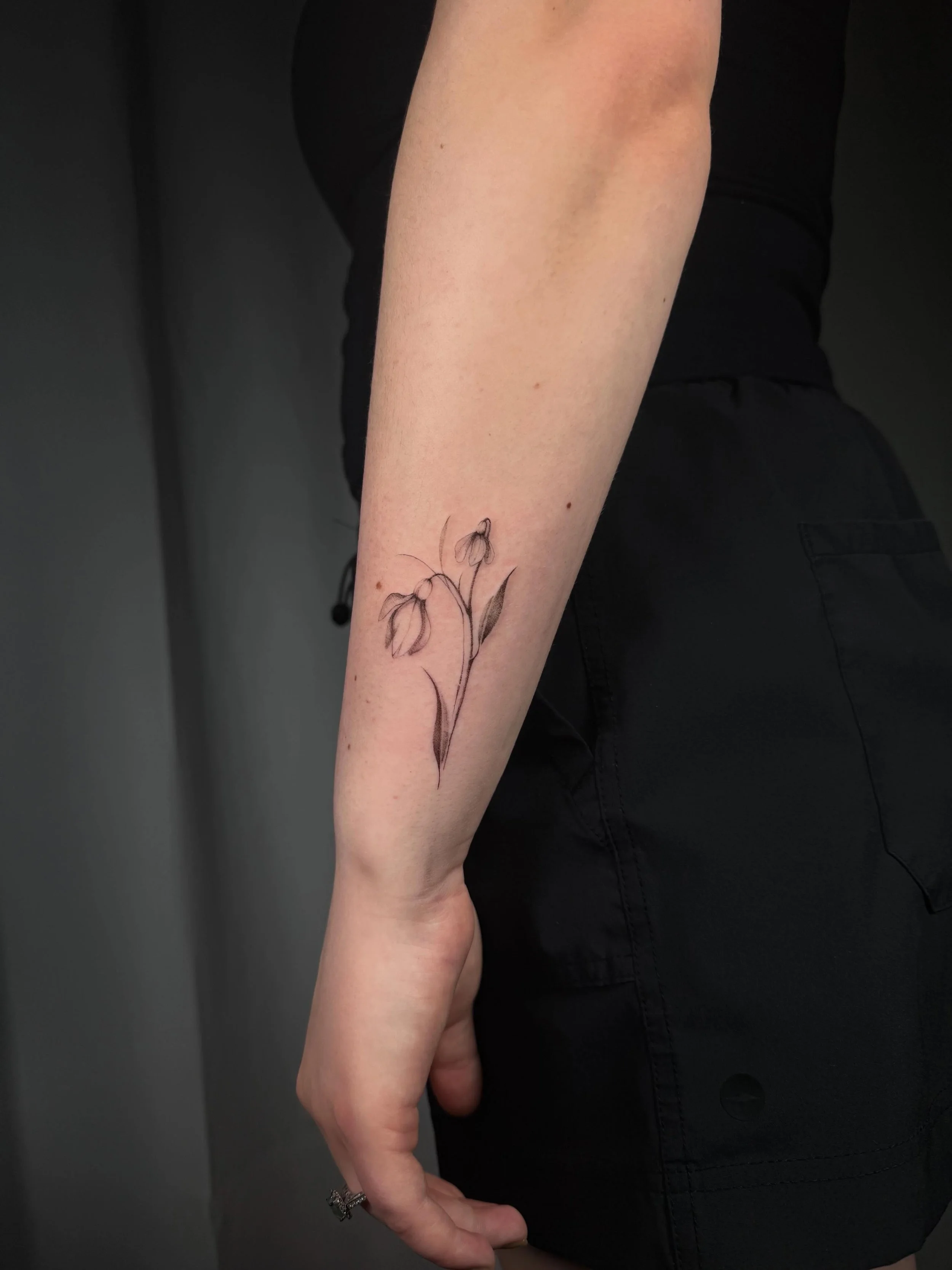 Lil snow drops ❄️ 

#femaletattooartist #finelinetattoos #blackandgreytattoo #madisonwi #uwmadison
