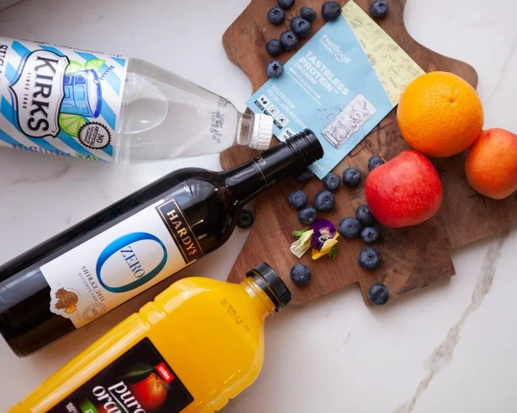 🍸Get the party started with our Non Alcoholic Sangria With Protein!

 🫐 Ingredients:
1 Bottle of Alcohol free, low sugar red wine (Hardy&rsquo;s Shiraz)
200 mls of No Sugar Lemonade
300 mls Orange juice
3 scoops Tasteless Protein by Feel Good Prote
