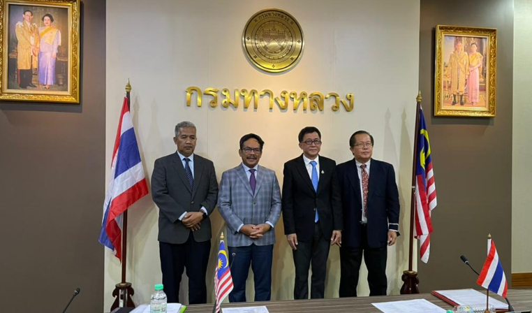 REAM Head of Delegation with Thai counterparts.