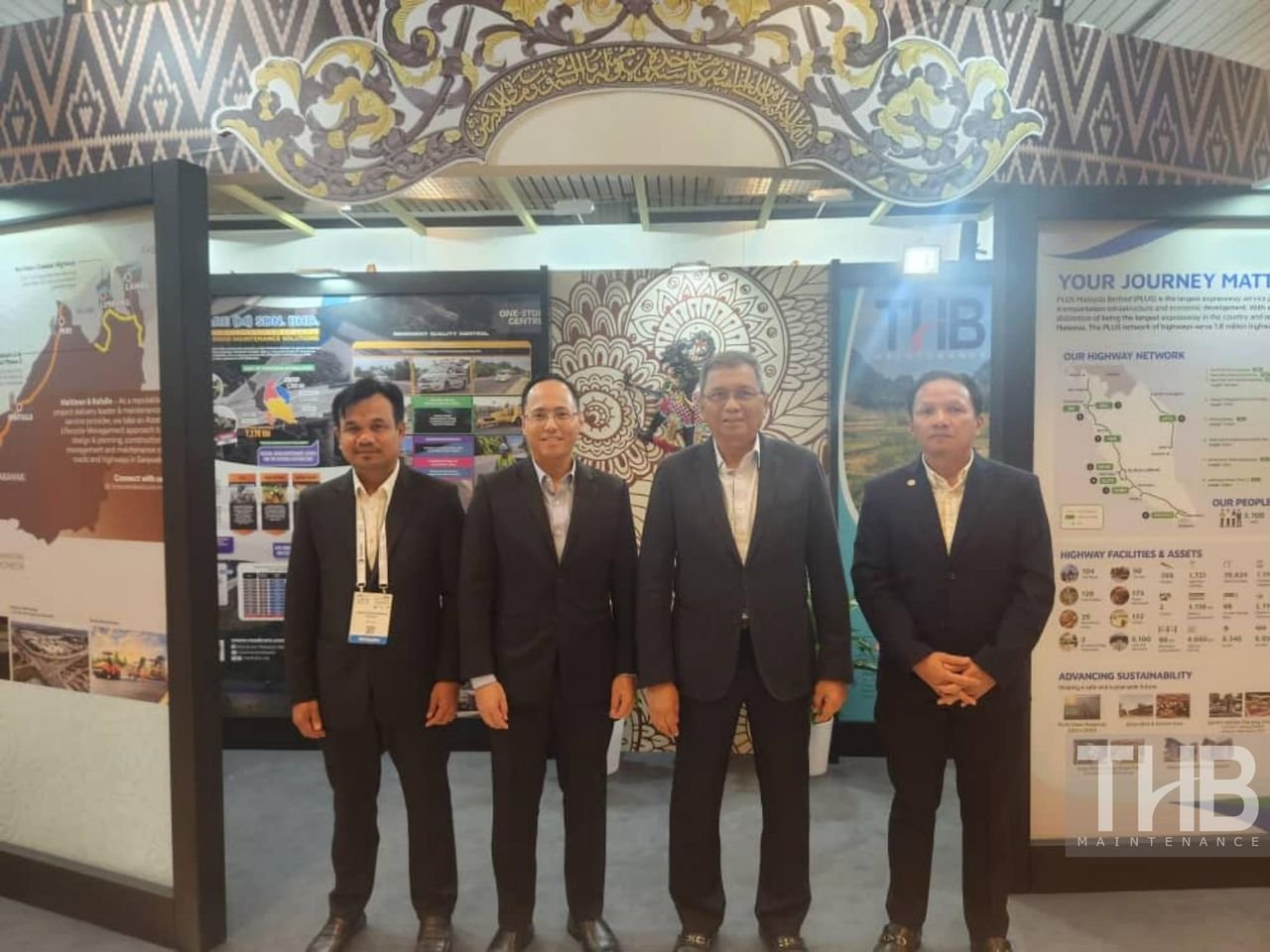  Managing Director of THB Maintenance Sdn Bhd, Datuk Seri Ir. Hasnur Rabiain bin Ismail, (second from right), the Diamond partner for Malaysia Pavilion with his senior officers at the pavilion. 
