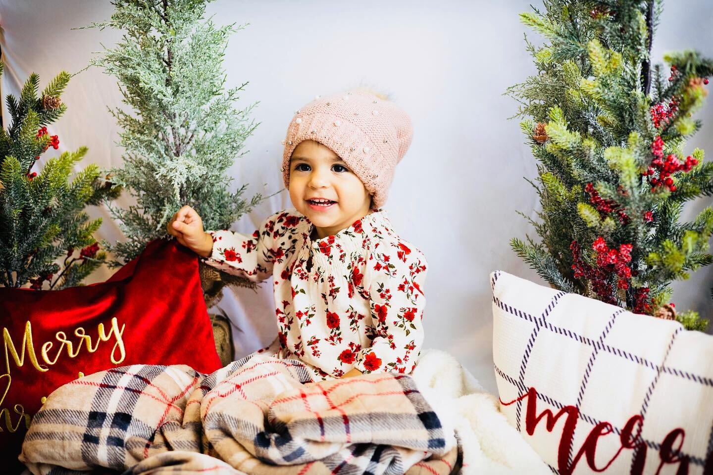 Don&rsquo;t forget your Christmas Minis ❤️🎄#sanantoniophotographer #kidsphotography #christmasminisessions #toddlerlife