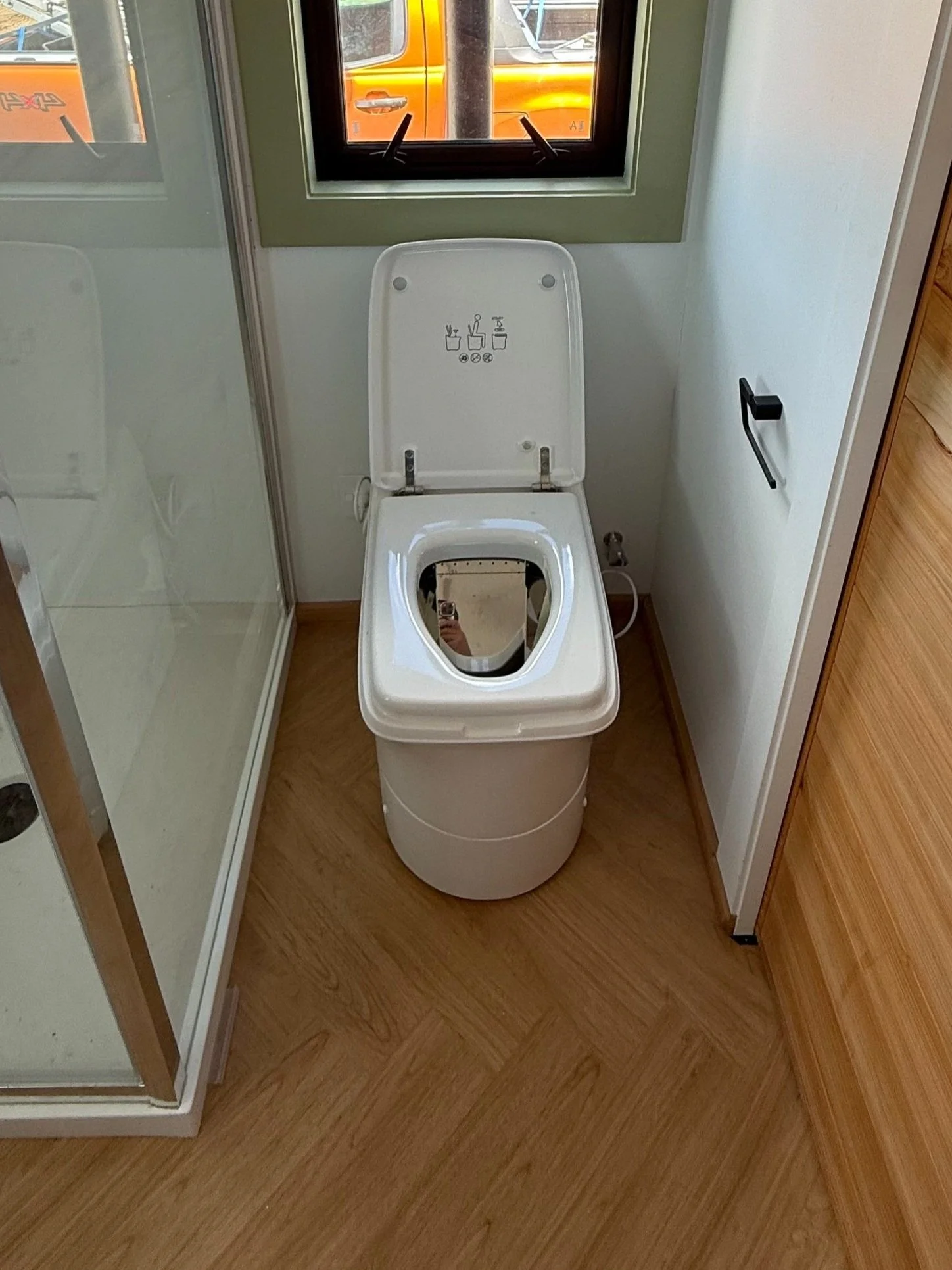 Incinerator toilet