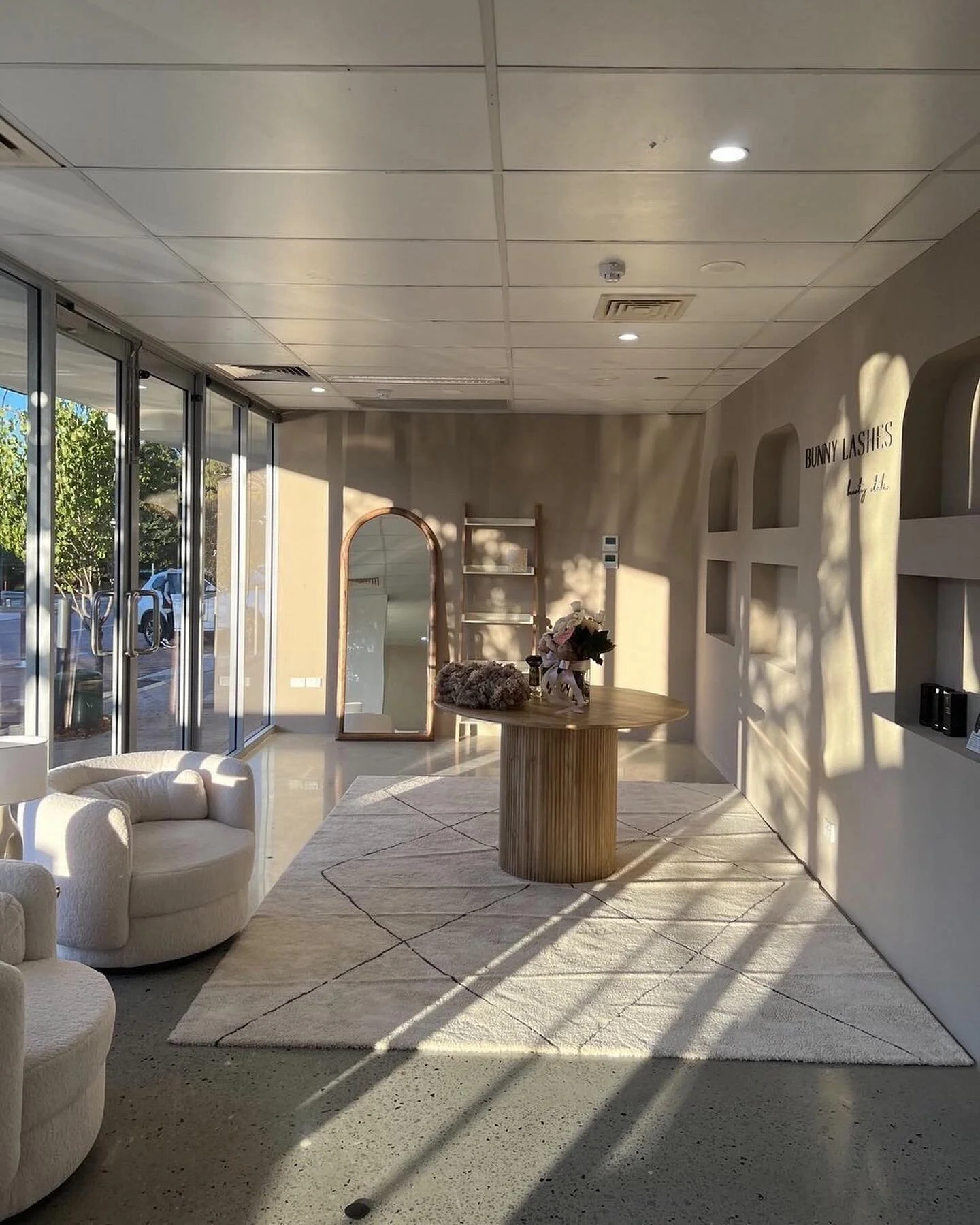 Providing you with a luxury experience 🤍

Our luxury beauty salon is located in Mount Pleasant, where we specialise in lash extensions, brow styling, nails, make-up, waxing and a range of beauty services. Our highly trained technicians are focussed 