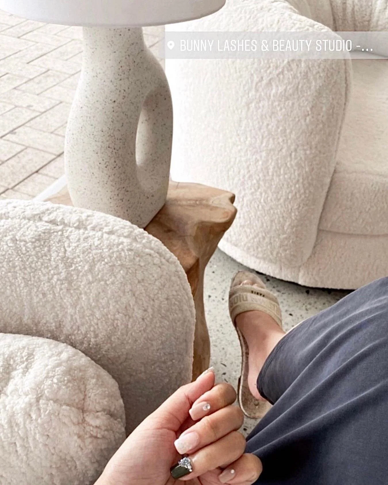 It's all about the aesthetic 🤍

Our goal for our salon is to create a comfortable, relaxing space for you to enjoy.

Have you visited our salon before?

#eyes #lashes #eyelashes #lashextensions #eyelashextensions #lashartist #lashlove #lashesfordays