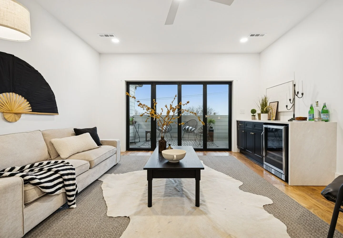 The top floor of the just-finished 12 South custom home feels like a hidden escape above the city (swipe to the end for the best part of it👀). 

Life-sized glass accordion doors that opens to the skyline. A full wet bar. A cedar sauna that feels lik