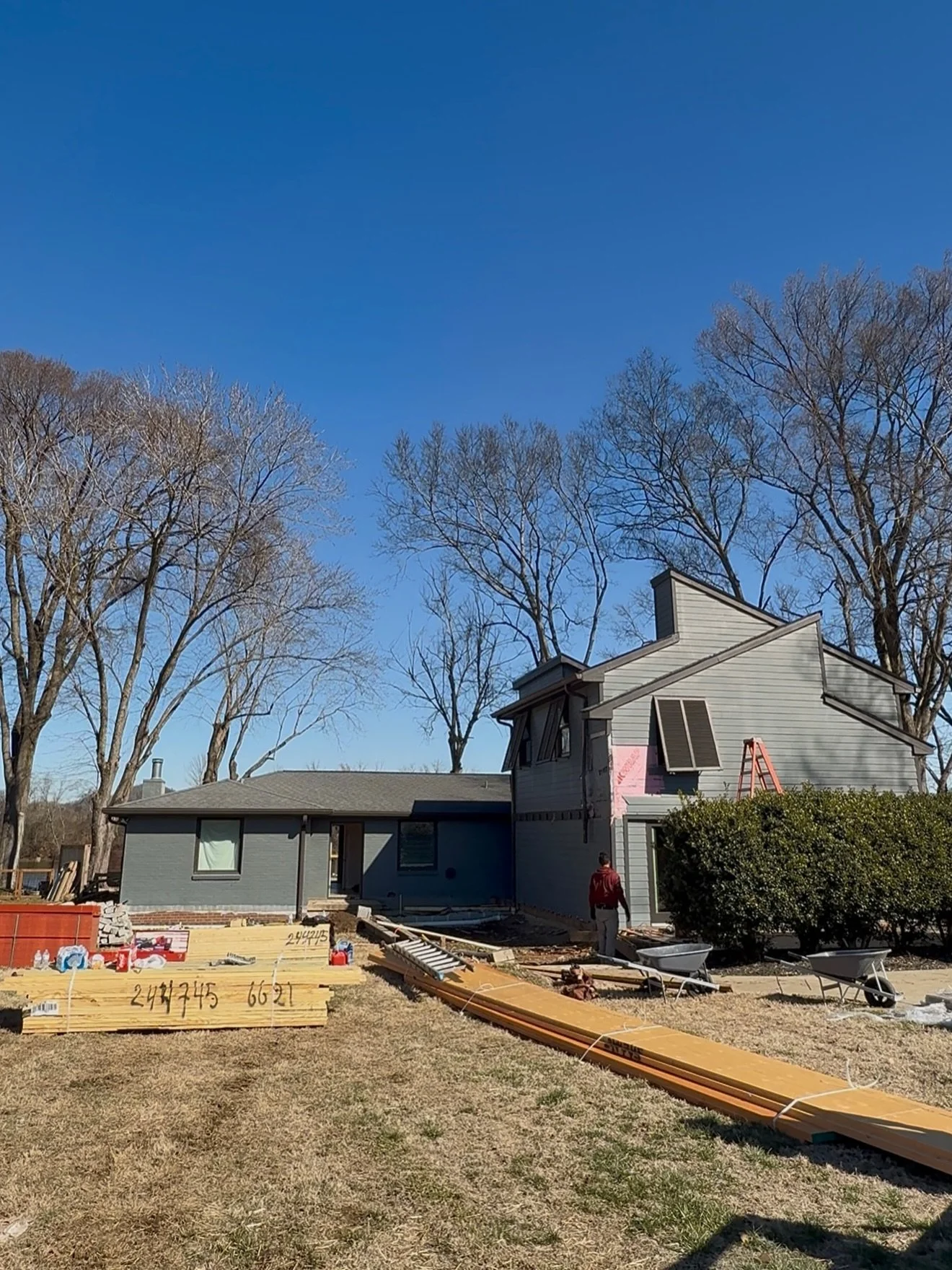 Swipe to tear down. Swipe again to rebuild!

We're so excited about the quick progress happening at the lake house (&amp; especially about the new roof lines😍).