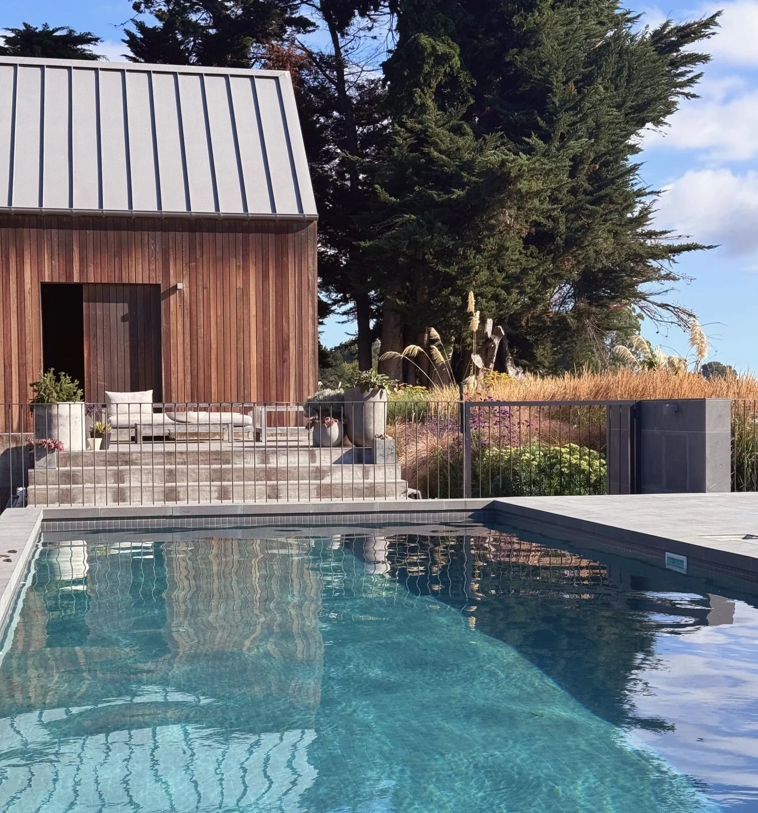 A swimming pool outdoor living, by Botanic Landscape Architects in Tai Tapu, Canterbury