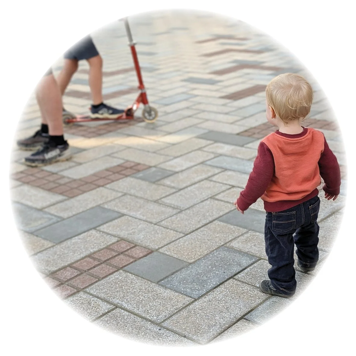 The cultural narrative of kaikaranga, collaboratively developed with Matapopore, ‘calls’ visitors into the Christchurch Performing Arts Precinct plaza via the laneways. The digital ‘sound wave’ of a sung karanga is captured in the colours and texture