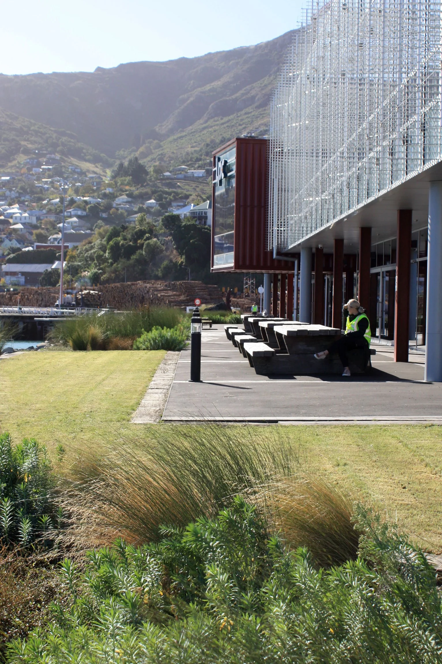 BBQ facilities and picnic terrace by Botanic Landscape Architects in Lyttelton, Christchurch