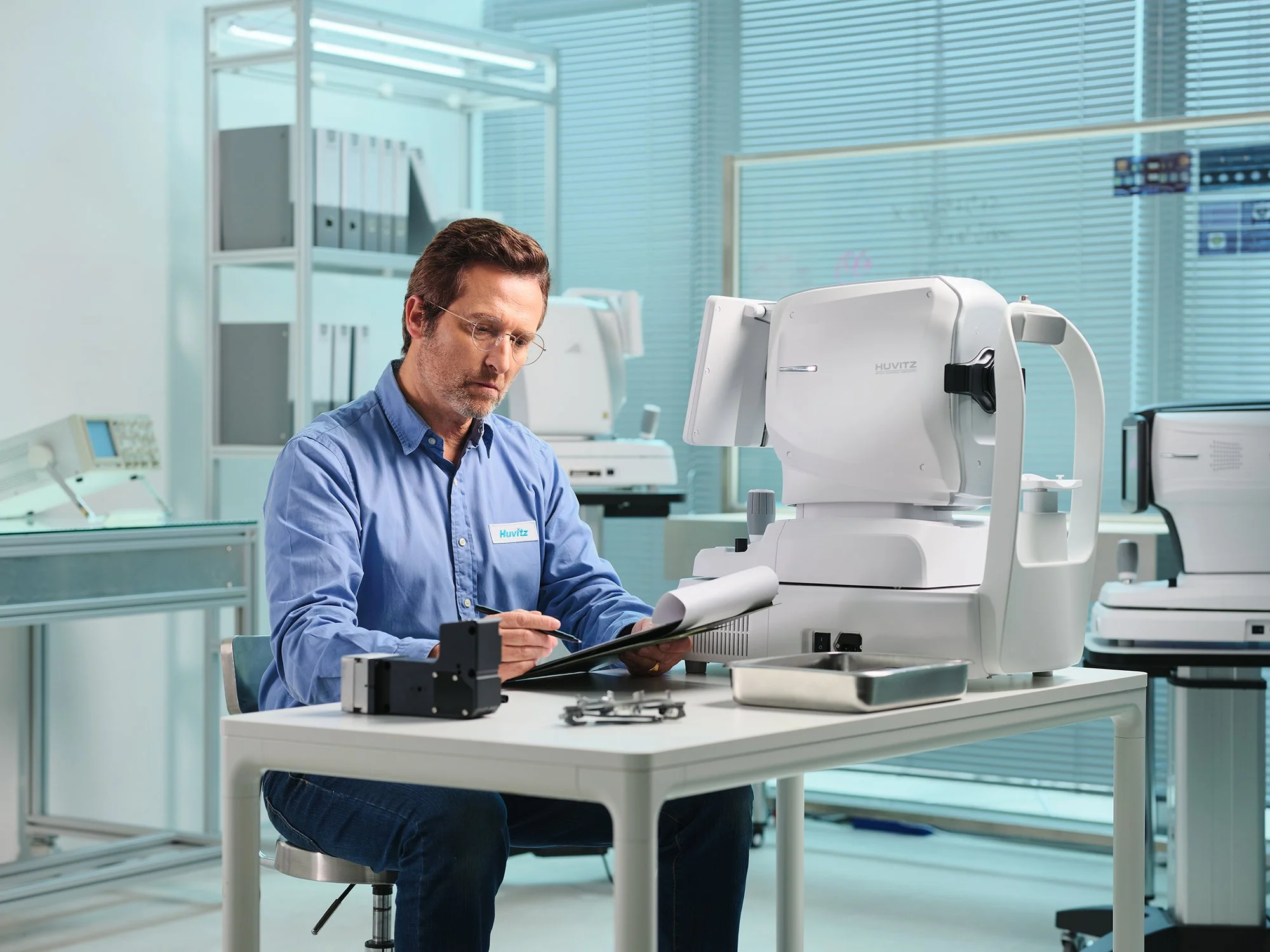 huvitz-ophthalmic-equipment-researcher-brochure-photography.jpg