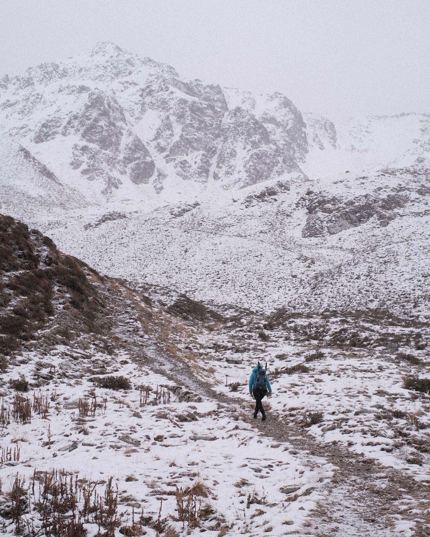Bereit f&uuml;r den Winter.
.
.
.
.
.
#mountainlovers #winterseason #bergliebe #bealpine #draussenunterwegs #unserealpen #bergmomente #alps #greatoutdoors #landscapephotography #moodygrams #outdoortones