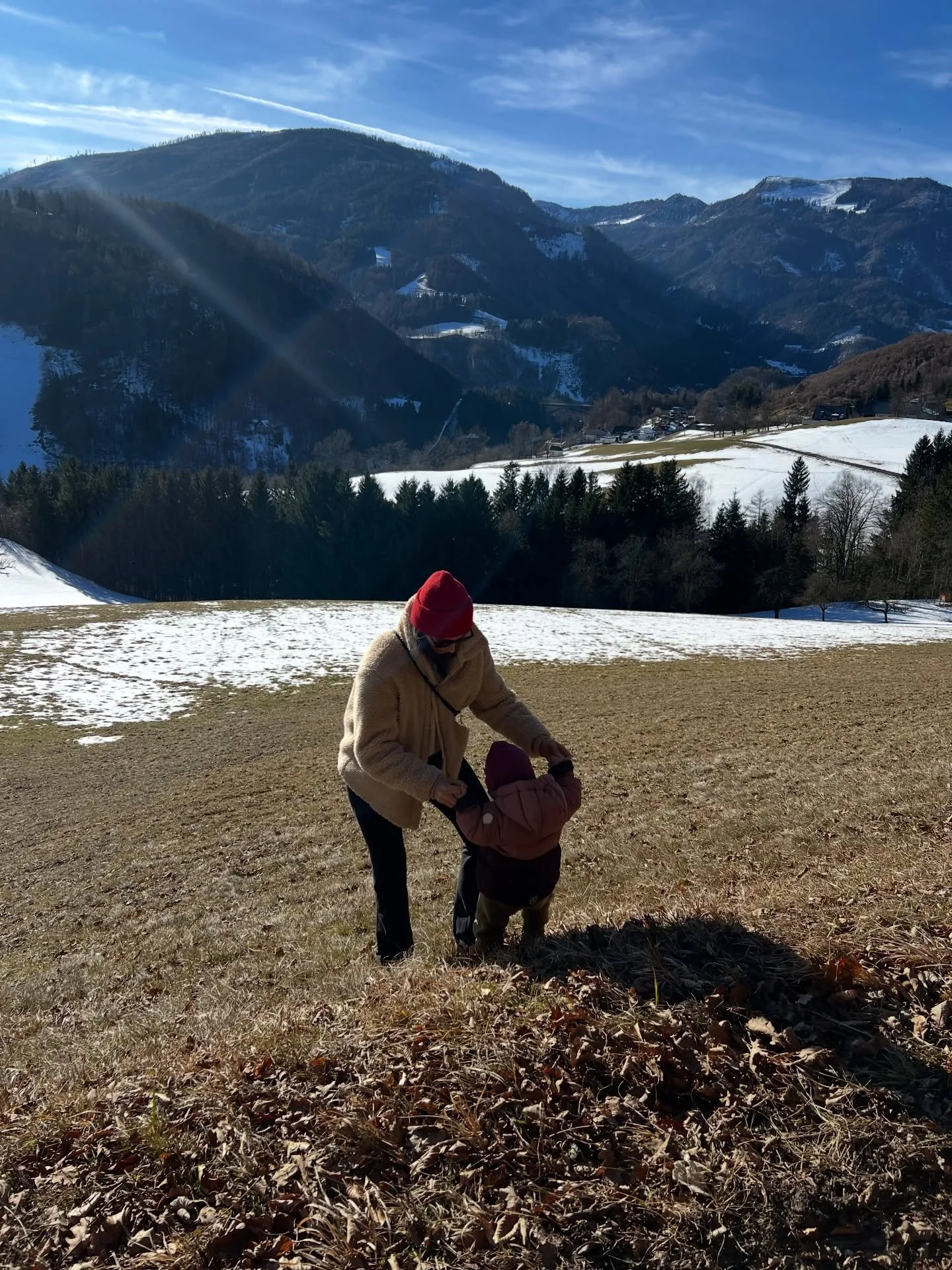 Life lately 🧡

1. Fr&uuml;hlingsduft 🌱 in der Luft 
2. Retreatvibes in K&auml;rnten
3. Sonne tanken zwischen den Workshops 
4. s&uuml;&szlig;este Co-workerin 🐭
5. Slowfood Heaven beim Daberer 
6. Pechsammlerinnen unter sich
7. Saunaaufguss in the 