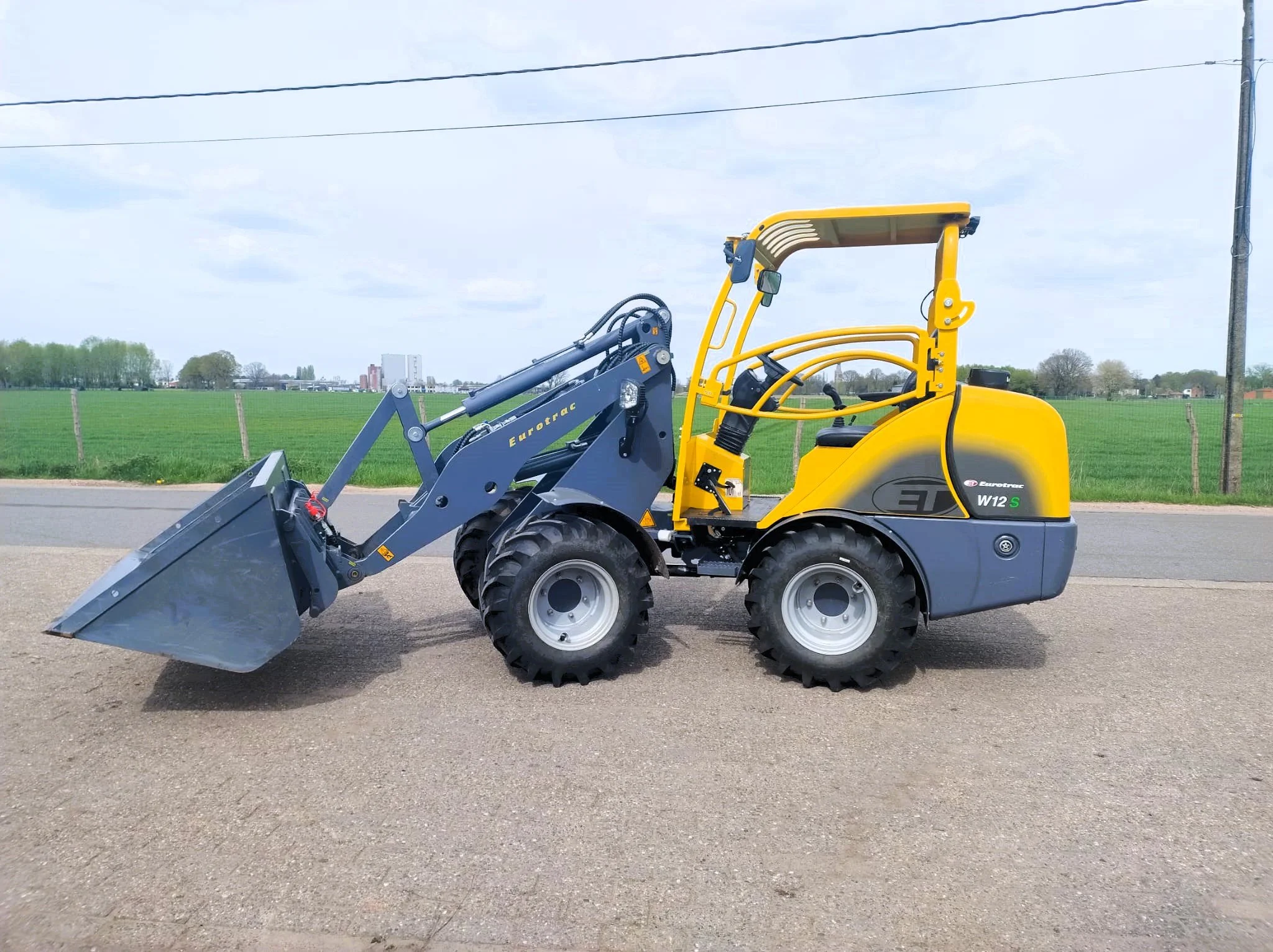 Eurotrac W12 DEMO