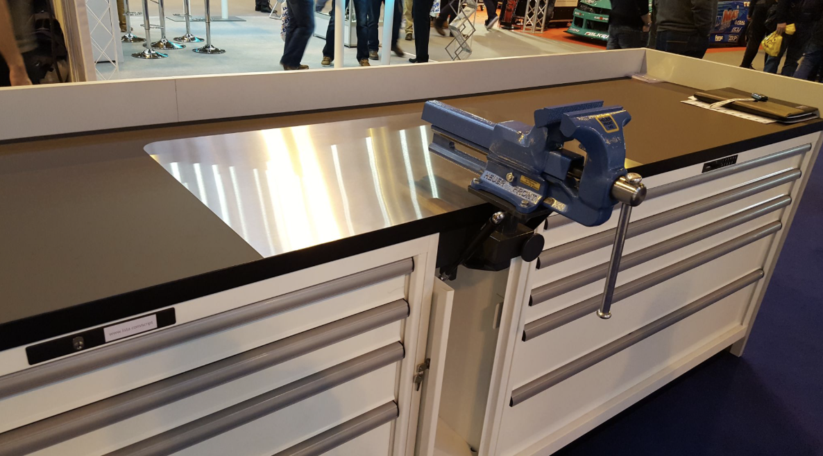 Stainless Steel vs Laminate Worktops for Hygiene-Critical Spaces