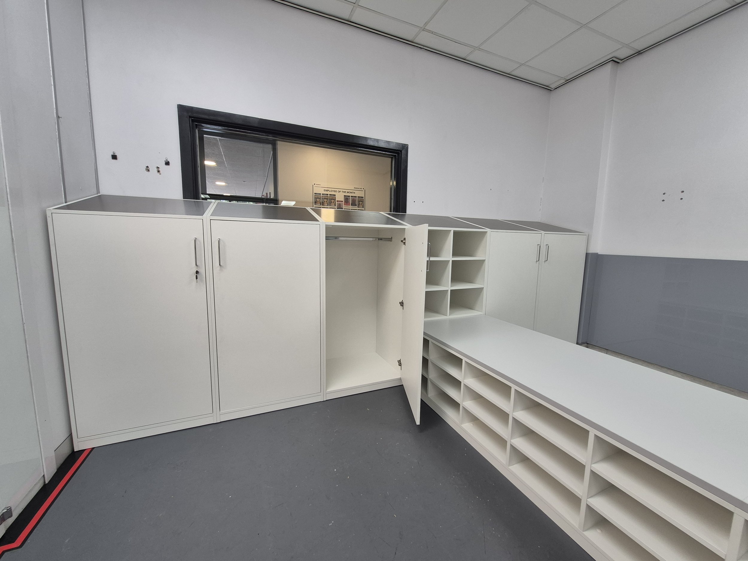 How to Choose the Right Cleanroom Worktop for Controlled Environments