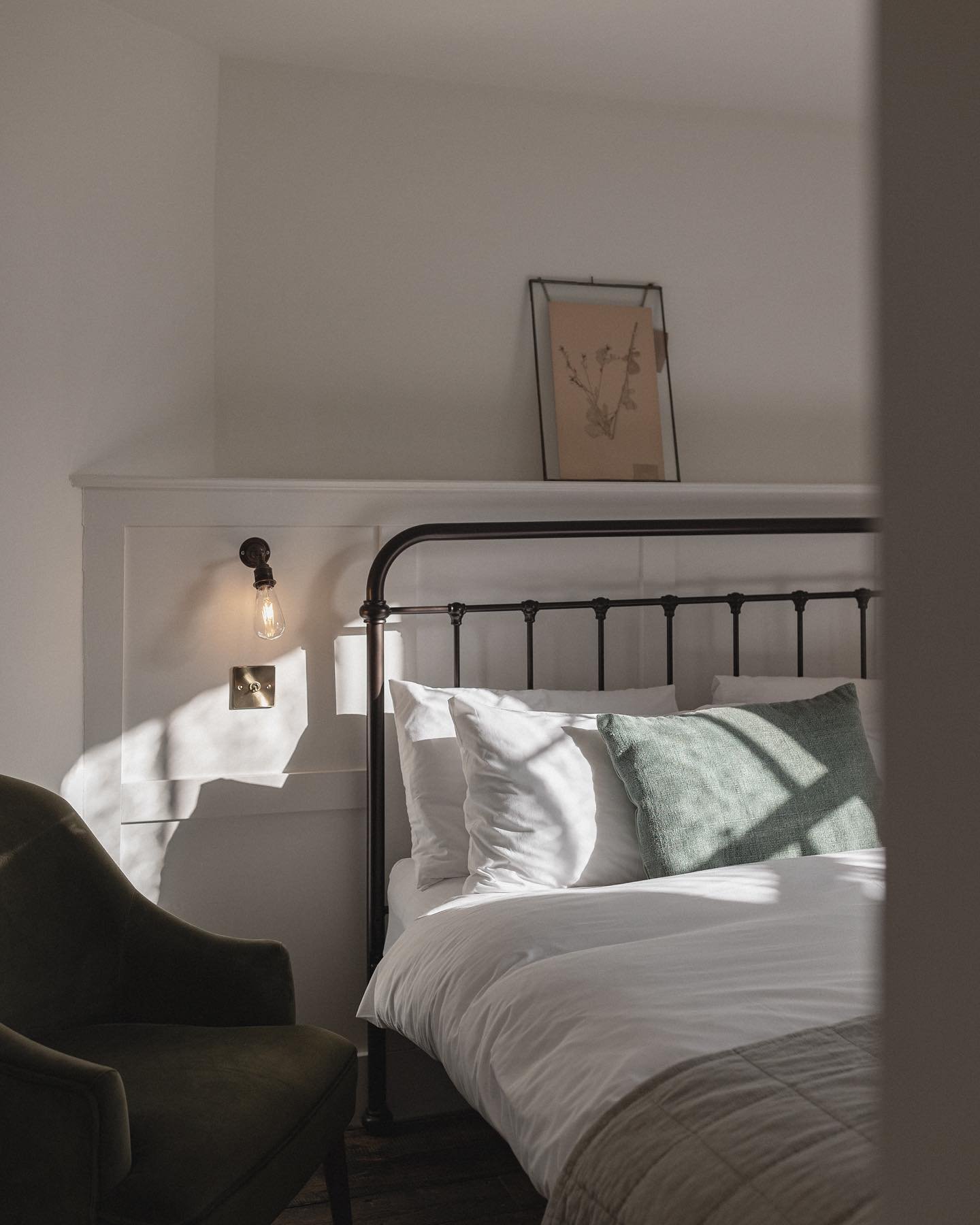 Finally a little sunshine pouring in this morning. We had the most beautiful day yesterday with B &amp; C, always love a day that blends cultures in an intimate way like they did. 

One of our guest bedrooms captured by @daisypricephotography