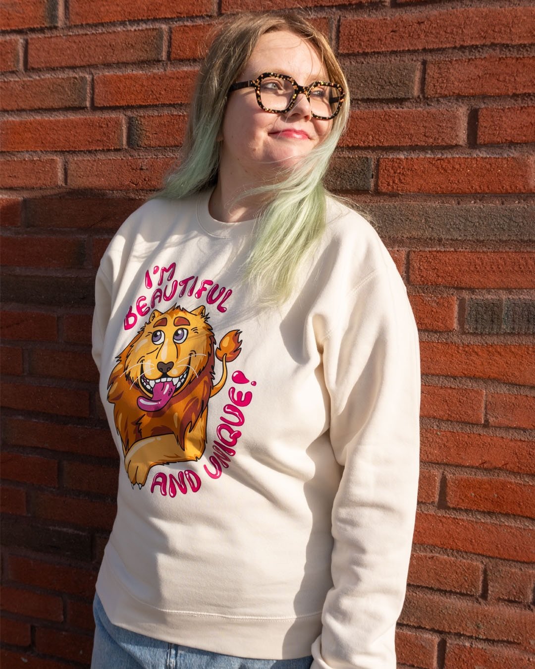 Leijona-paidan ennakkomyynti alkaa huomenna! 🤩

T&auml;m&auml; kaunis ja uniikki leijona on saanut inspiraation Ruotsin surullisenkuuluisesta t&auml;ytetyst&auml; leijonasta, joka on eritt&auml;in persoonallisen n&auml;k&ouml;inen. V&auml;h&auml;n l