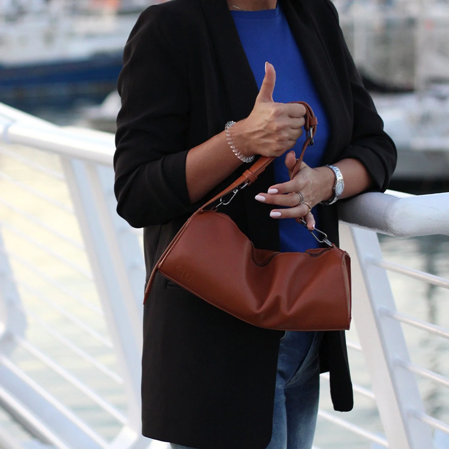 Brick Cognac Qu LifeStyle 2.jpg