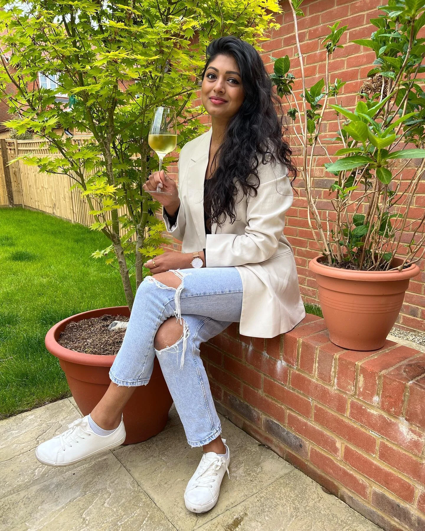 Currently sat at work wishing I was sat in my garden drinking a glass of wine 🥂. Hope you all have a fab weekend and the sunshine stays ☀️