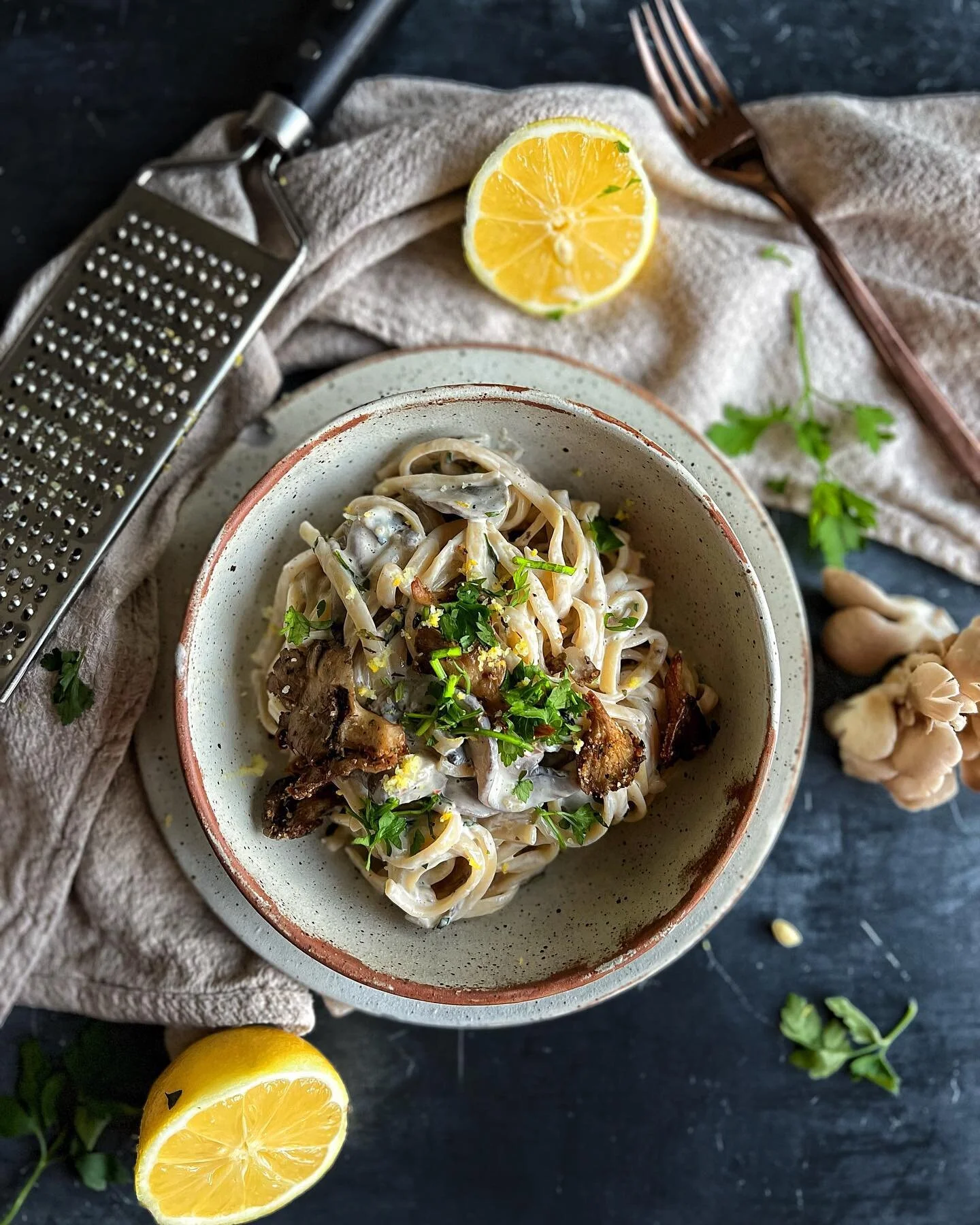 &bull; Creamy Wild Mushroom Linguine &bull; 

 I just really liked these photos so thought I&rsquo;d post them too ☺️. Make sure to check out the reel for the full recipe! 🍝

But here&rsquo;s how you do it with this easy 5 step process:

1. Bring a 