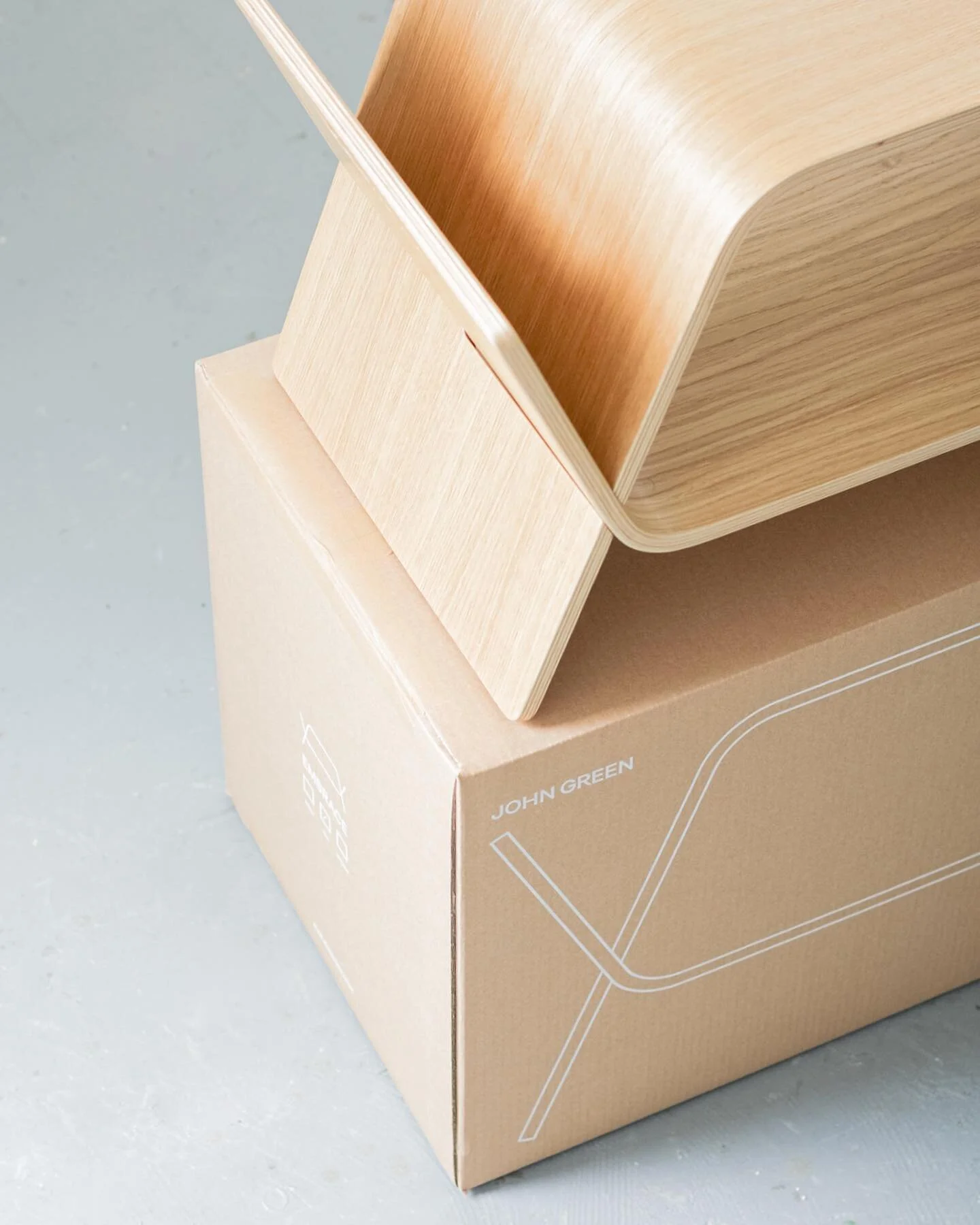 EMBRACE BOX - White Ink on Kraft 

It&rsquo;s been a real labour of love getting the internal fitments right on this box over the years. 

I&rsquo;m super happy with the latest version&hellip;. 100% cardboard ♻️ and ultra durable 💪 

ENJOY