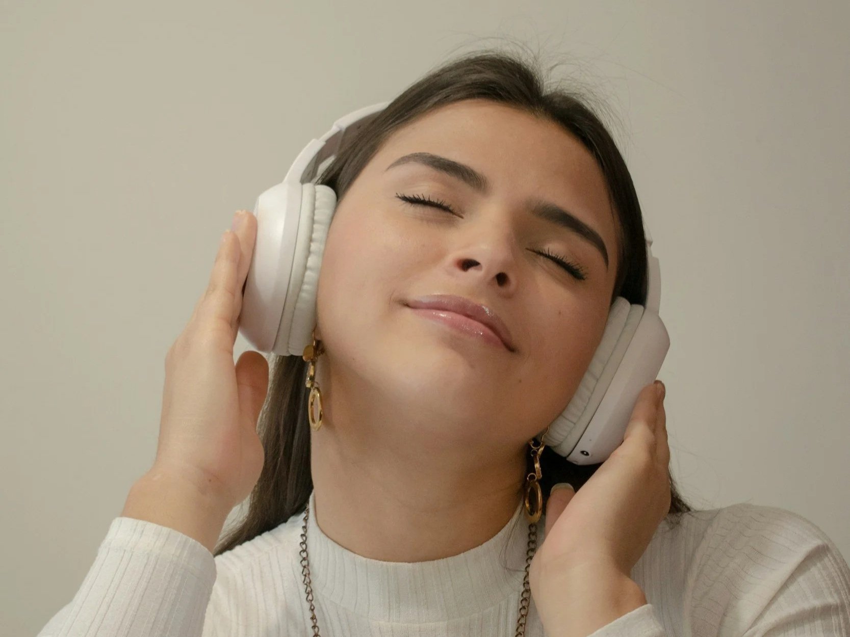 8 Creative Product Training Ideas for Smartphones, Earbuds, and Speakers brands