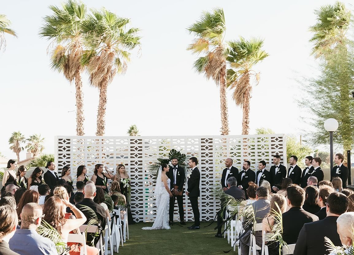 I&rsquo;ll never get tired of a palm tree backdrop for weddings. Quintessential California that always looks good! 🌴

Planning and Design @eventsbyfrank 
Venue @thelautnercompound
Photographer @morganpaynephoto
Florals @lwf_floraldesign
Catering and