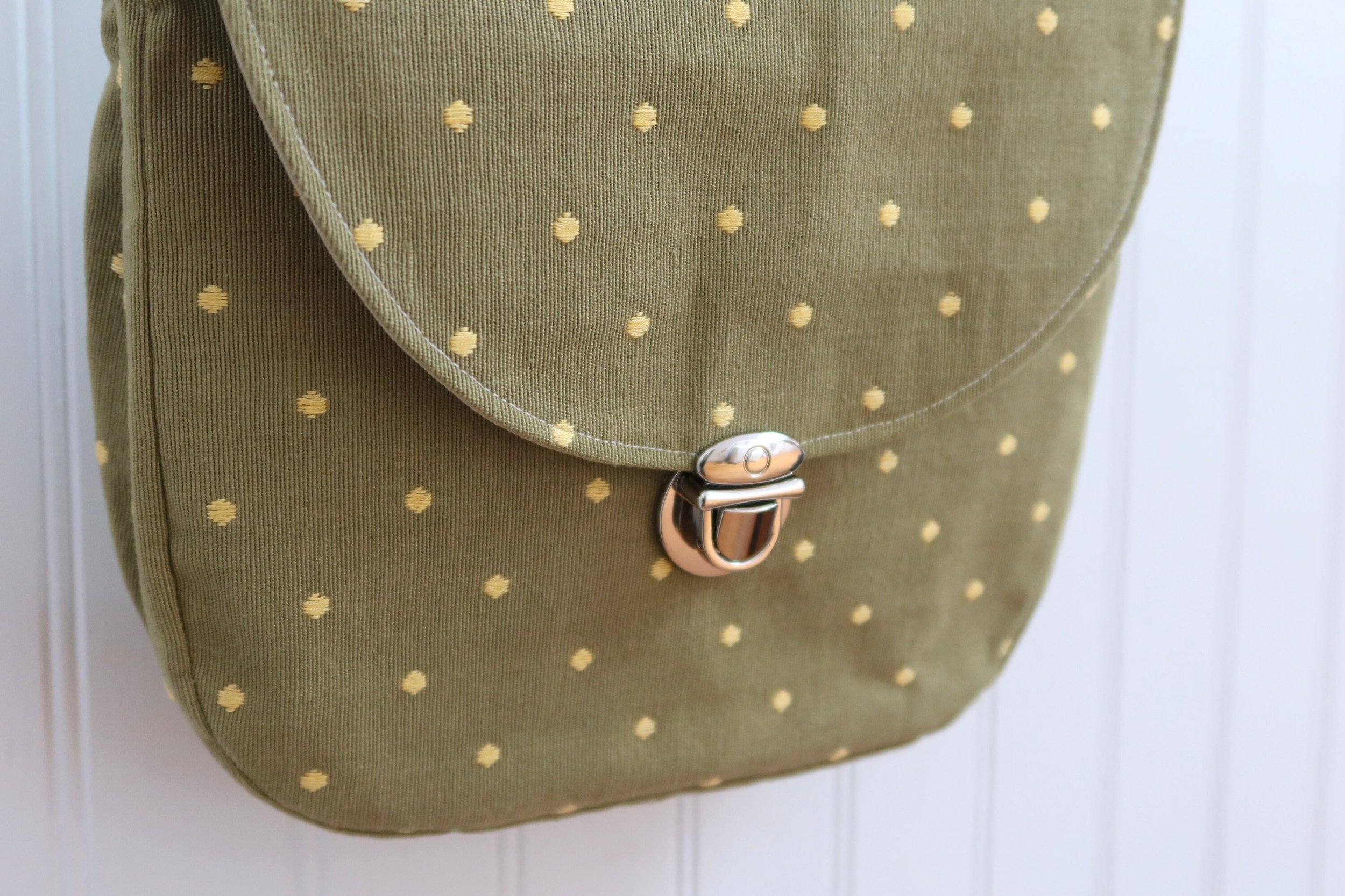 https://i.etsystatic.com/10699791/r/il/aa3e8e/4485842135/il_fullxfull.4485842135_roat.jpg