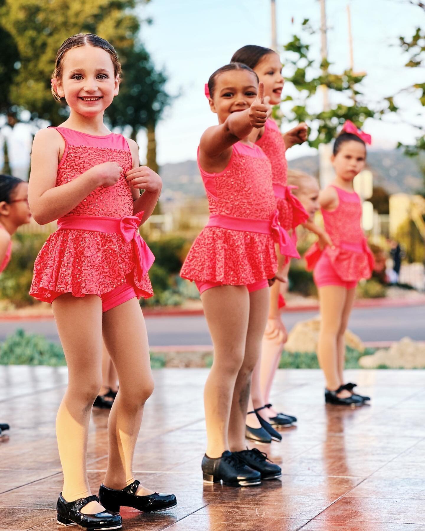 smiles &amp; a thumbs up for the start of a new week! 

(🚨don&rsquo;t forget to register for summer dance camps!)