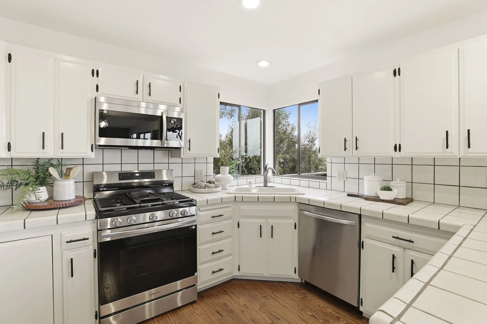 20-web-or-mls-So Gold Photo-19.jpg