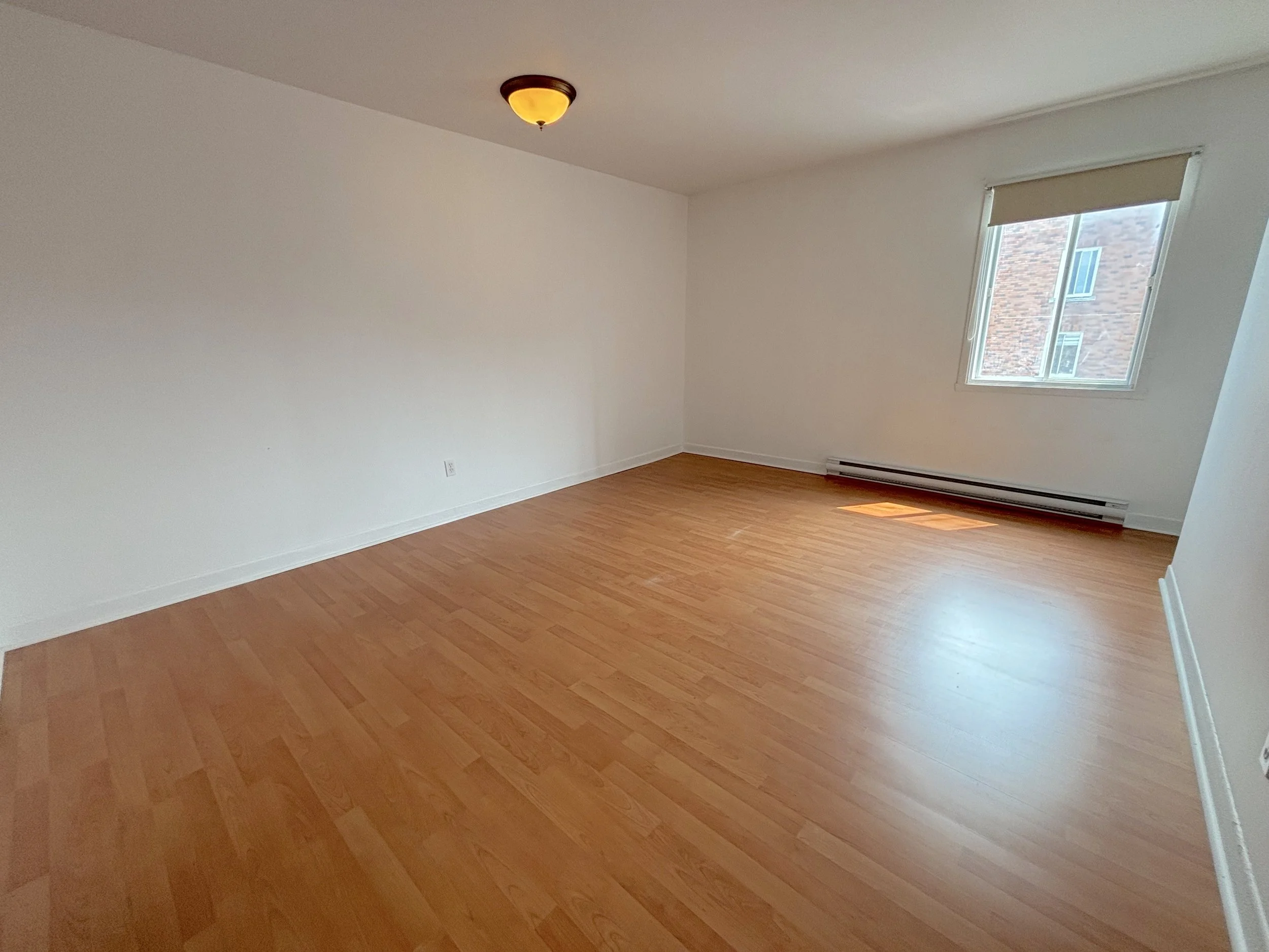 3. CHAMBRE1b-vide.jpeg