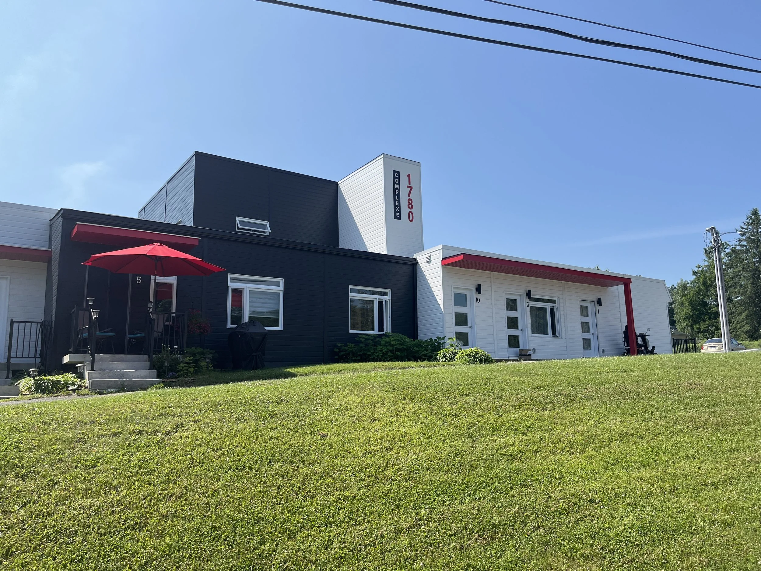 FAÇADEd (été).jpeg