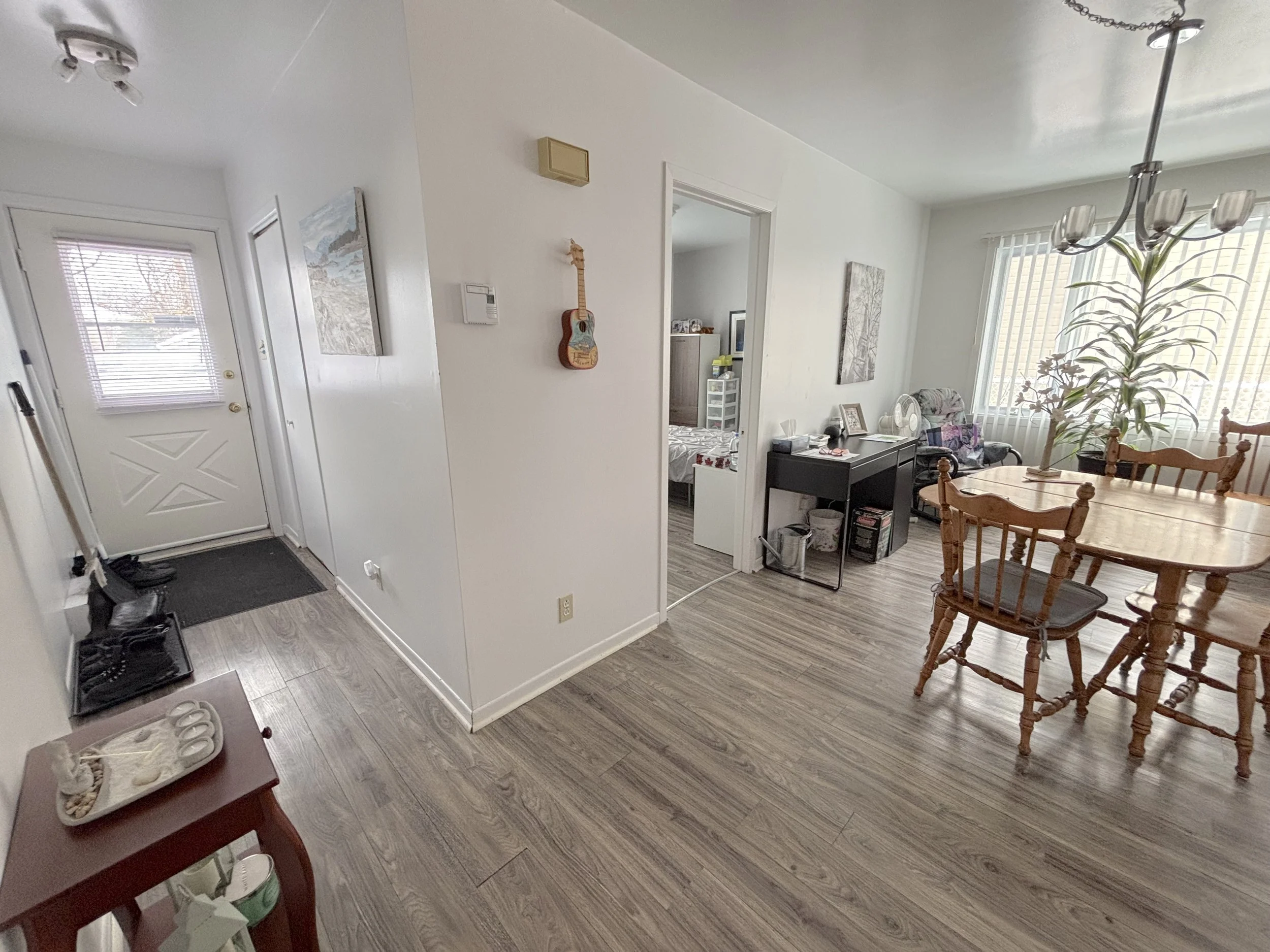 2. SALON-CORRIDOR.jpeg