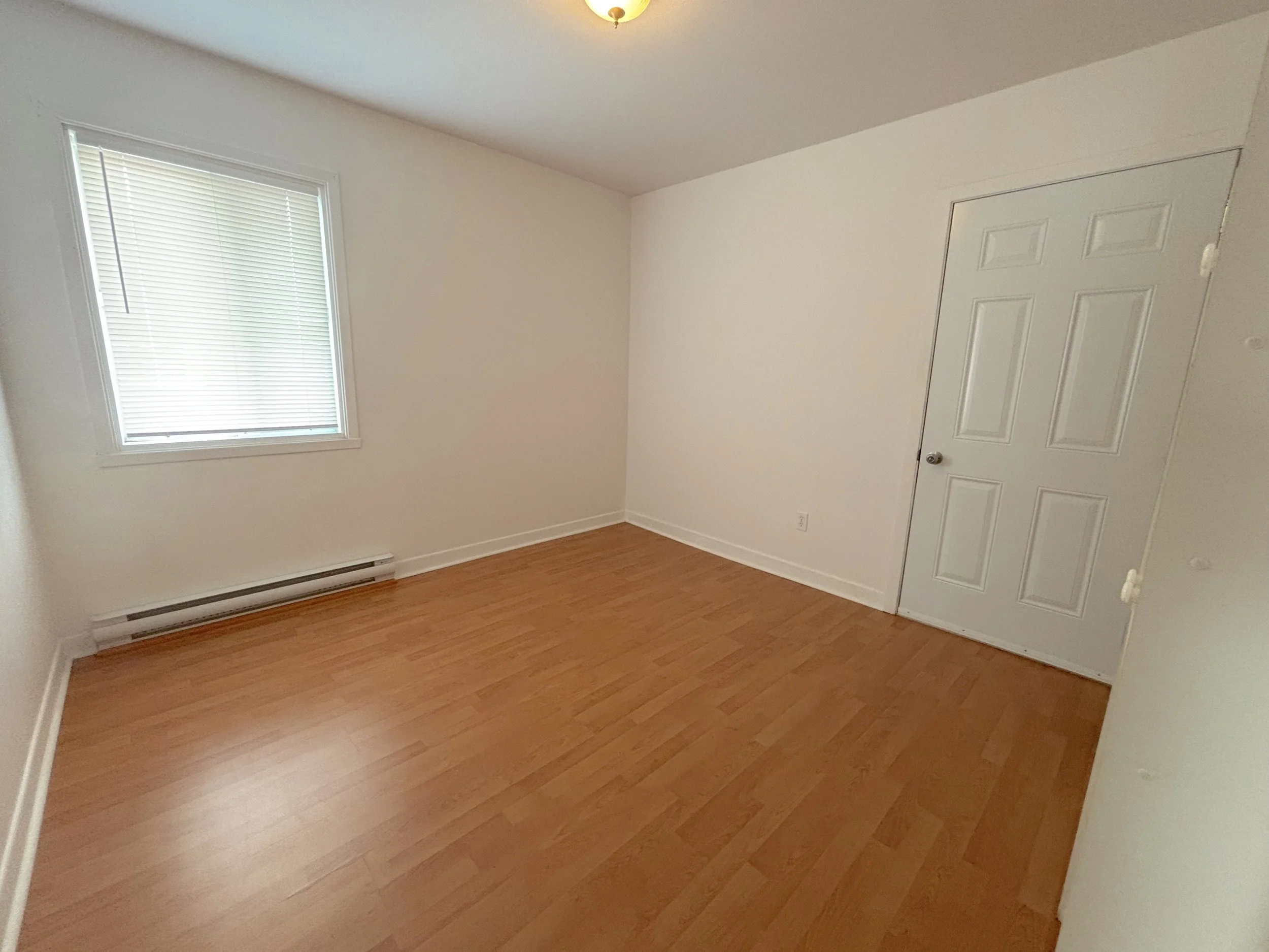 3. CHAMBRE2-vide.jpeg