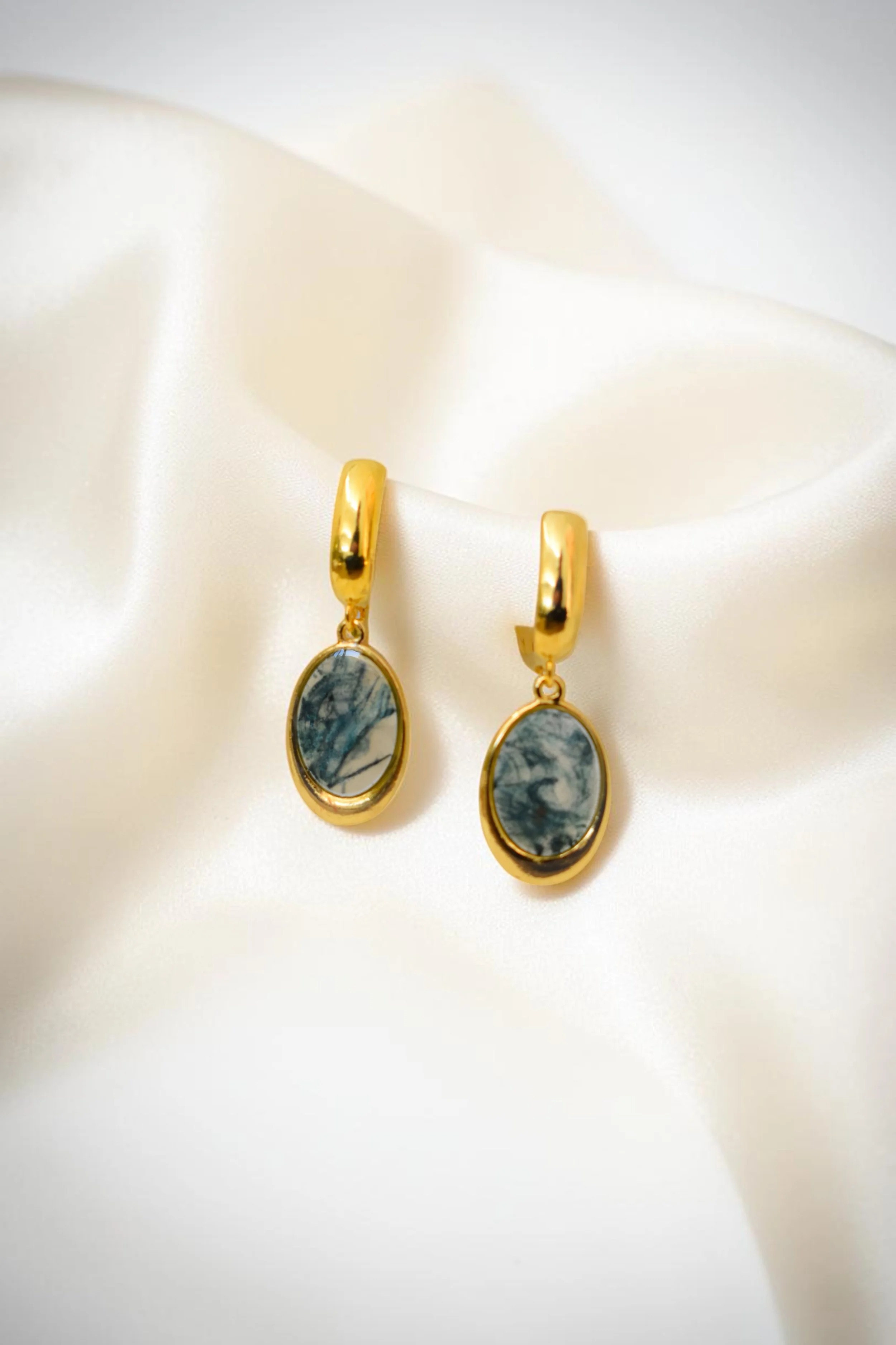 Fomm ir-Riħ Collection - Oval Medallion Earrings with Chunky Clasp (Gold Toned)