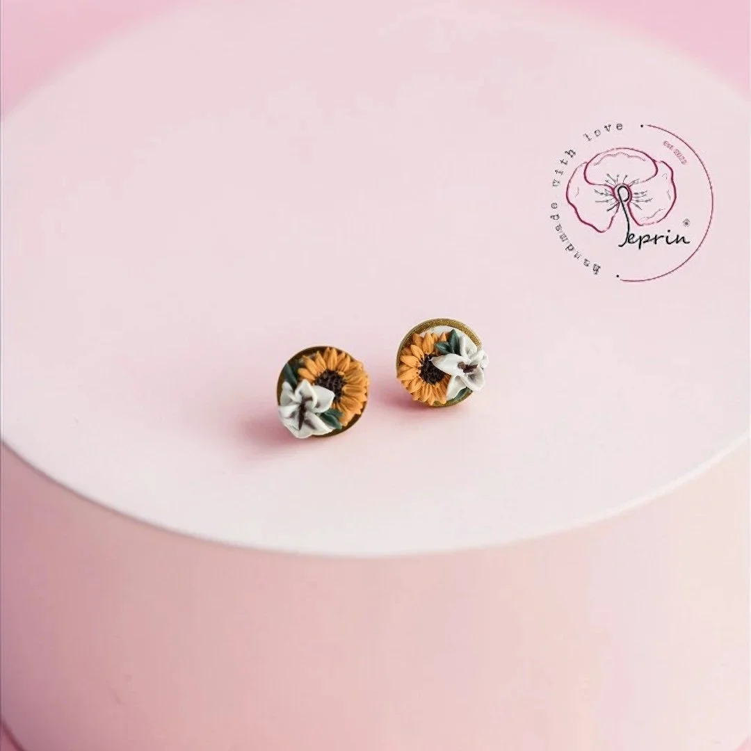 Girasol_10mm__gold_Studs_sunflower_lilly-Photoroom.jpg