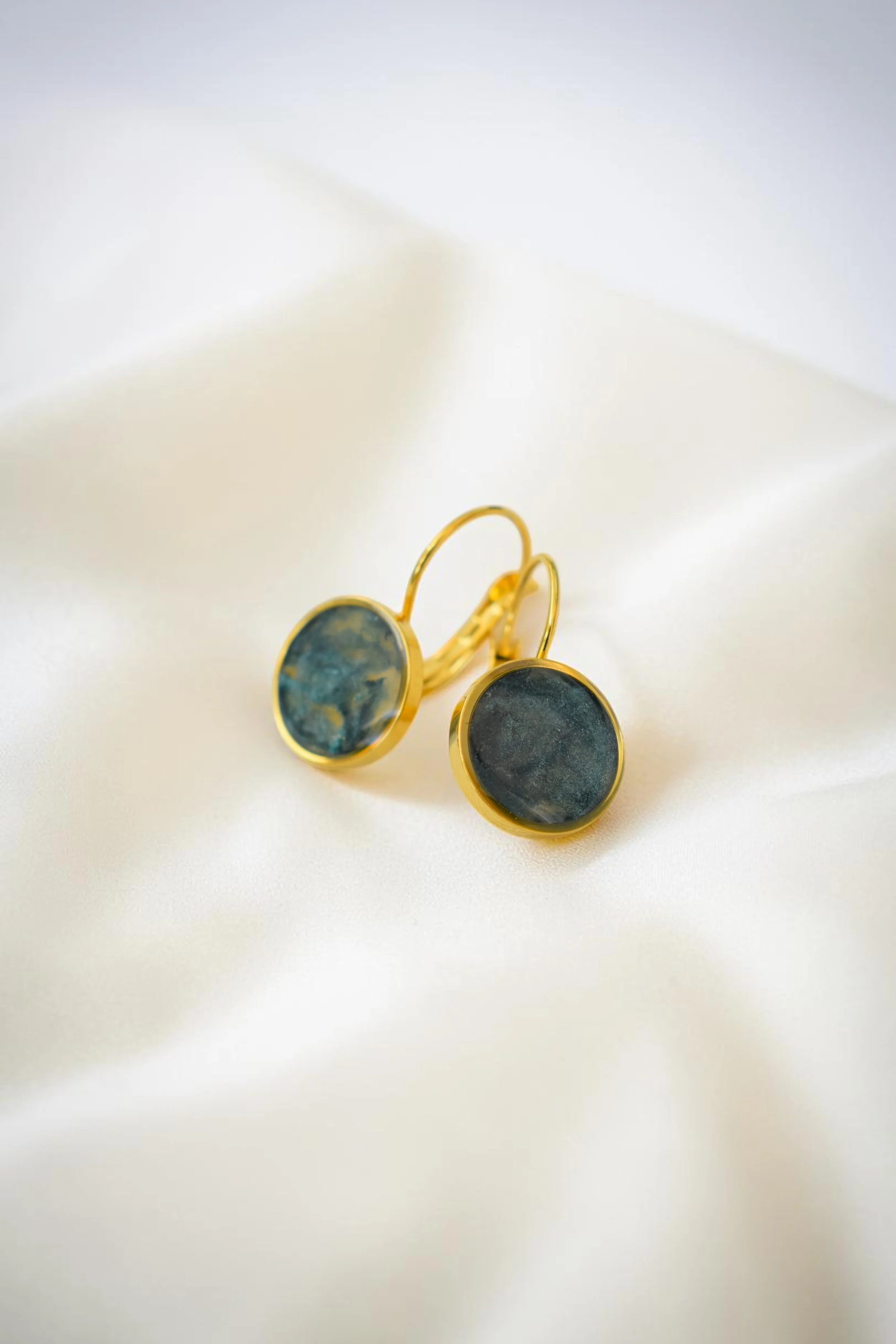 Fomm ir-Riħ Collection - Dainty Circular Dangle Earrings (Gold Toned)