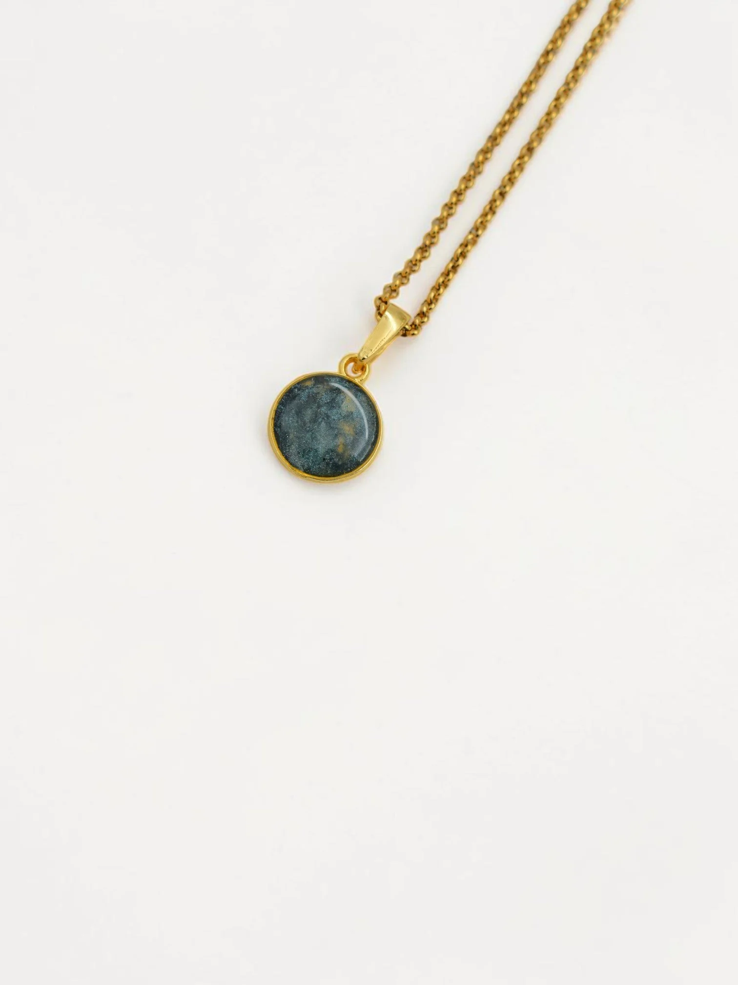Fomm ir-Riħ Collection - 14mm Circular Pendant (Gold Toned)